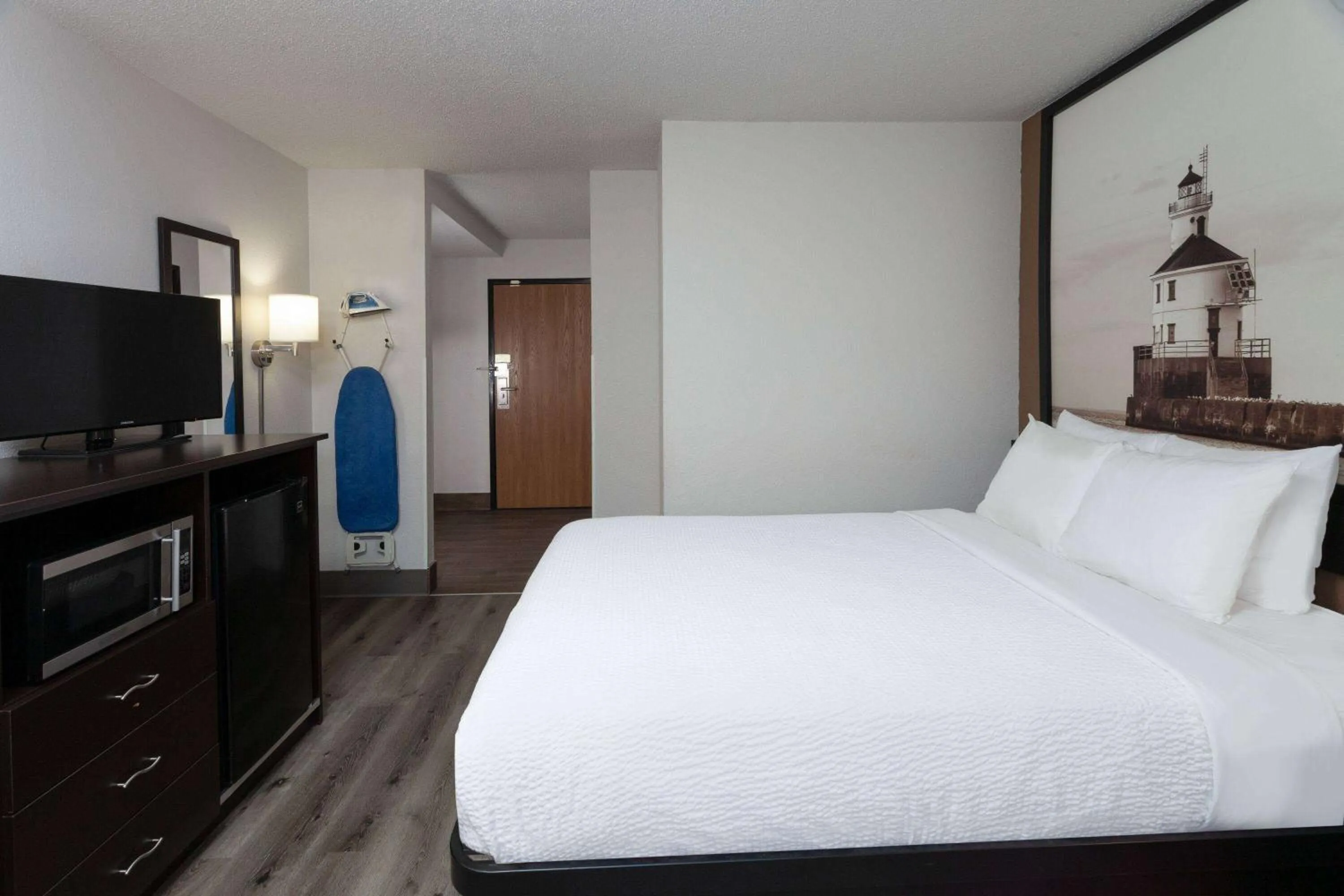 Photo of the whole room, Bed in Super 8 by Wyndham Wausau