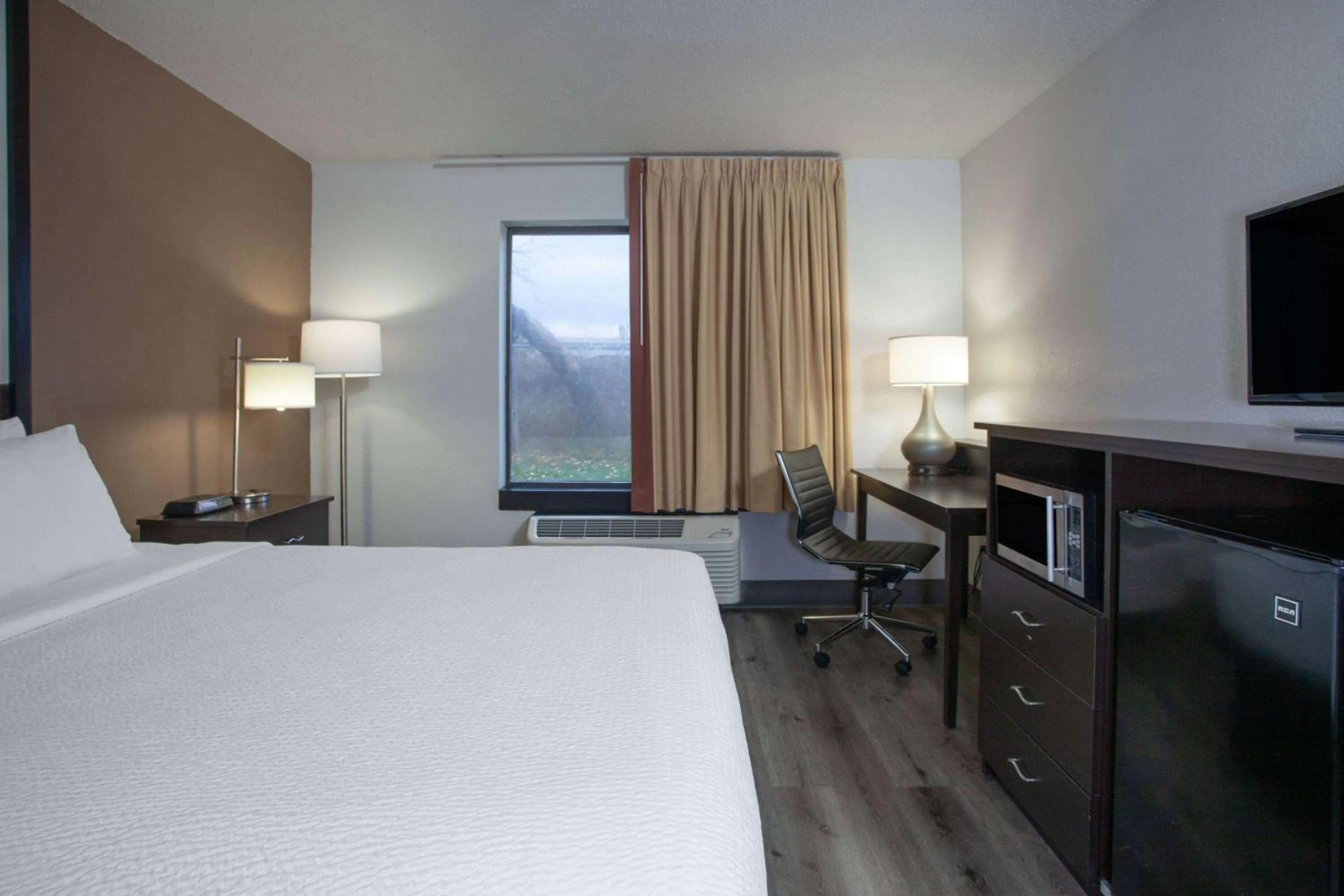 Photo of the whole room, Bed in Super 8 by Wyndham Wausau