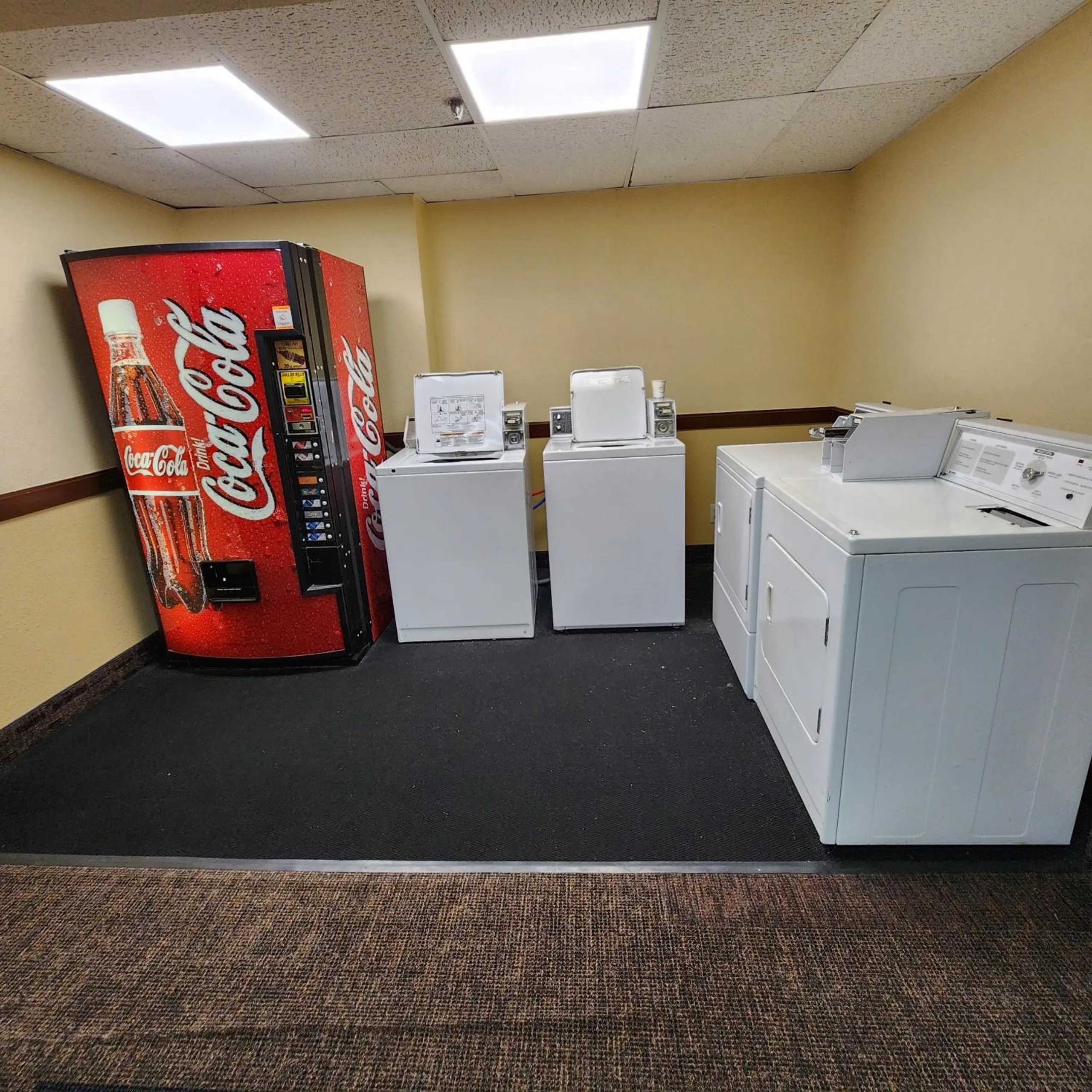 washing machine in Katahdin Inn & Suites