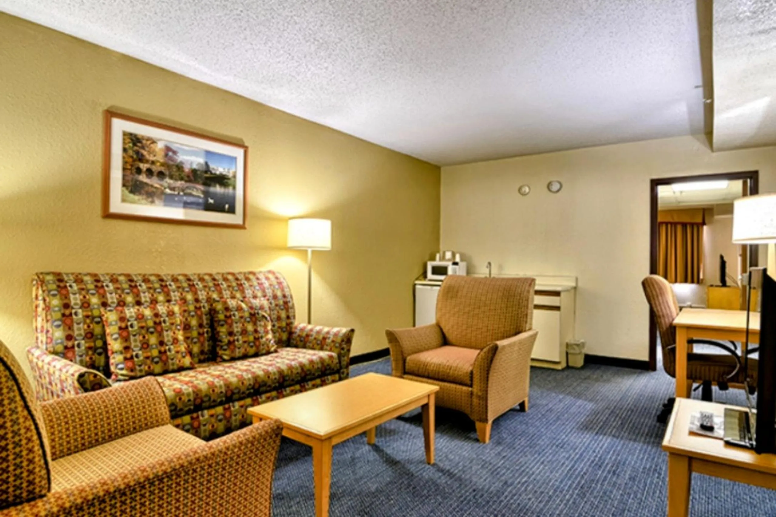 TV and multimedia in Katahdin Inn & Suites