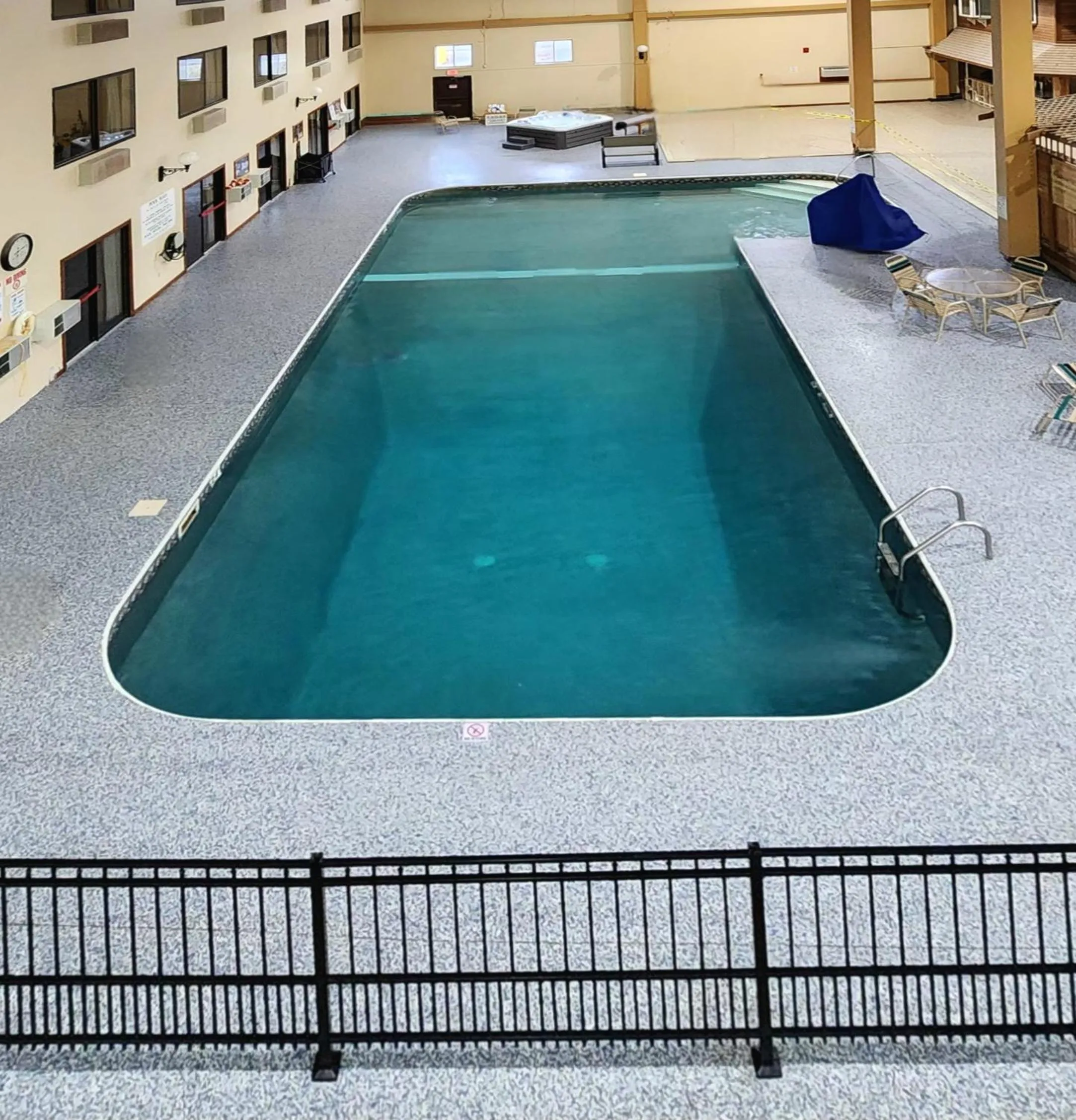 Swimming pool in Katahdin Inn & Suites