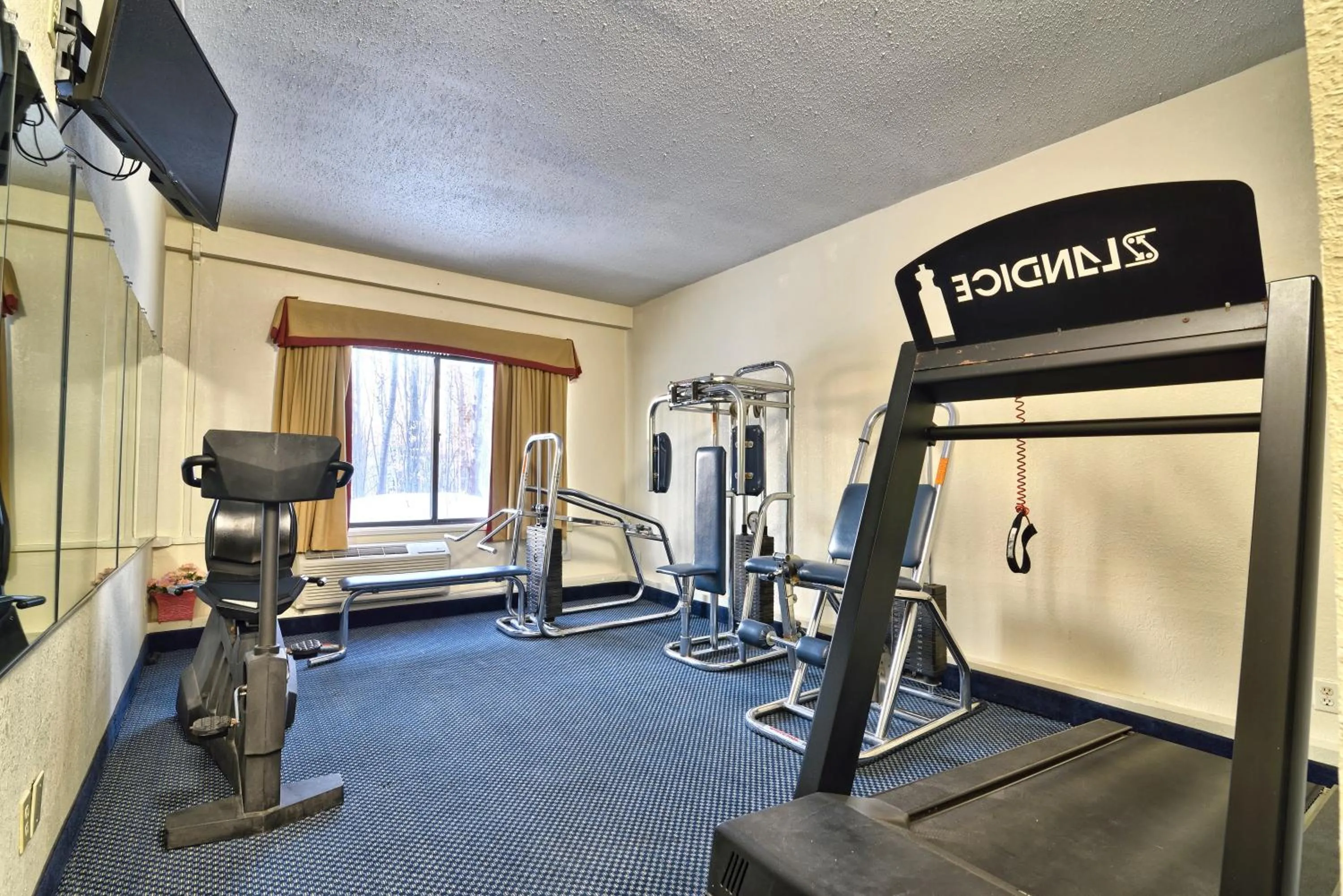 Fitness centre/facilities in Katahdin Inn & Suites