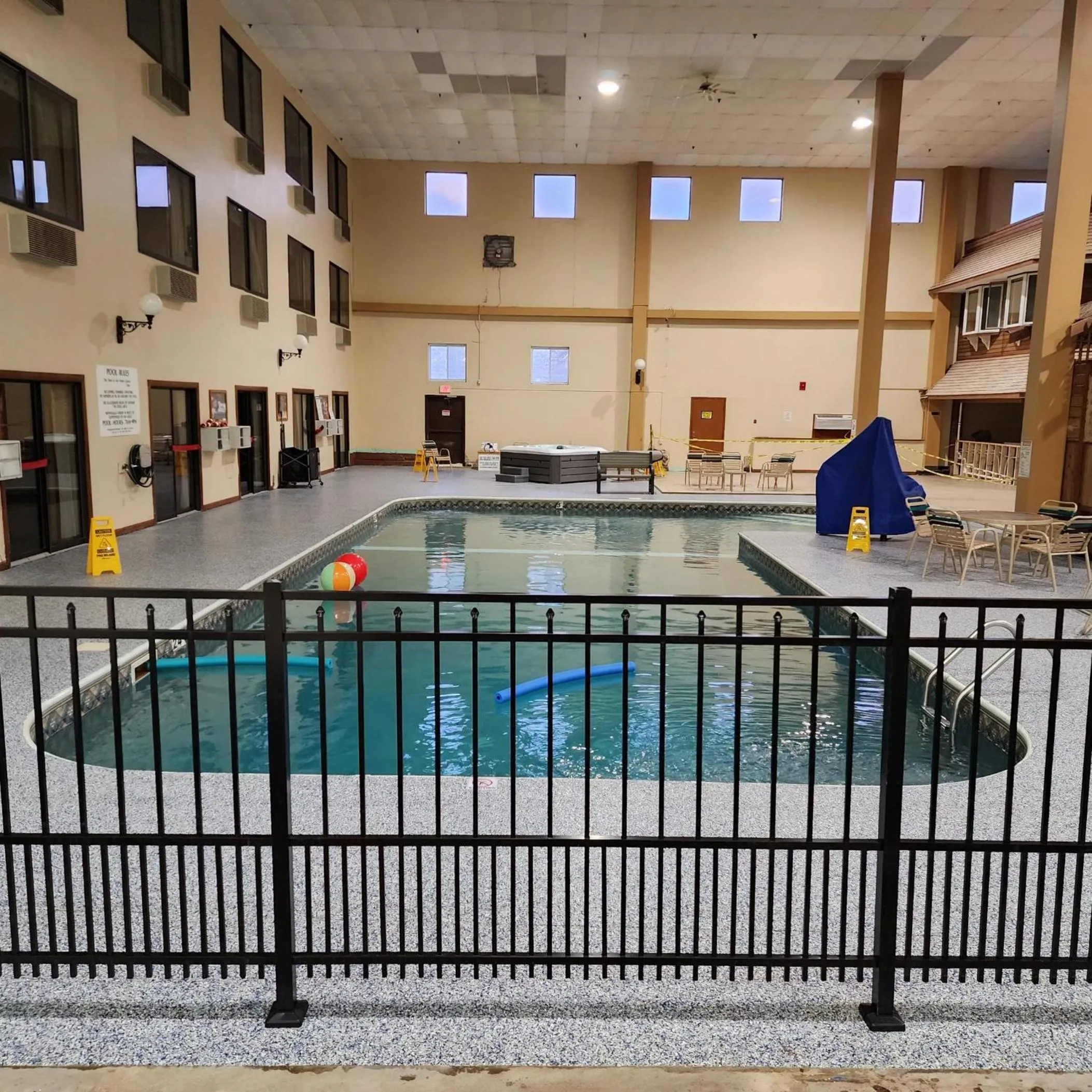 Swimming pool in Katahdin Inn & Suites