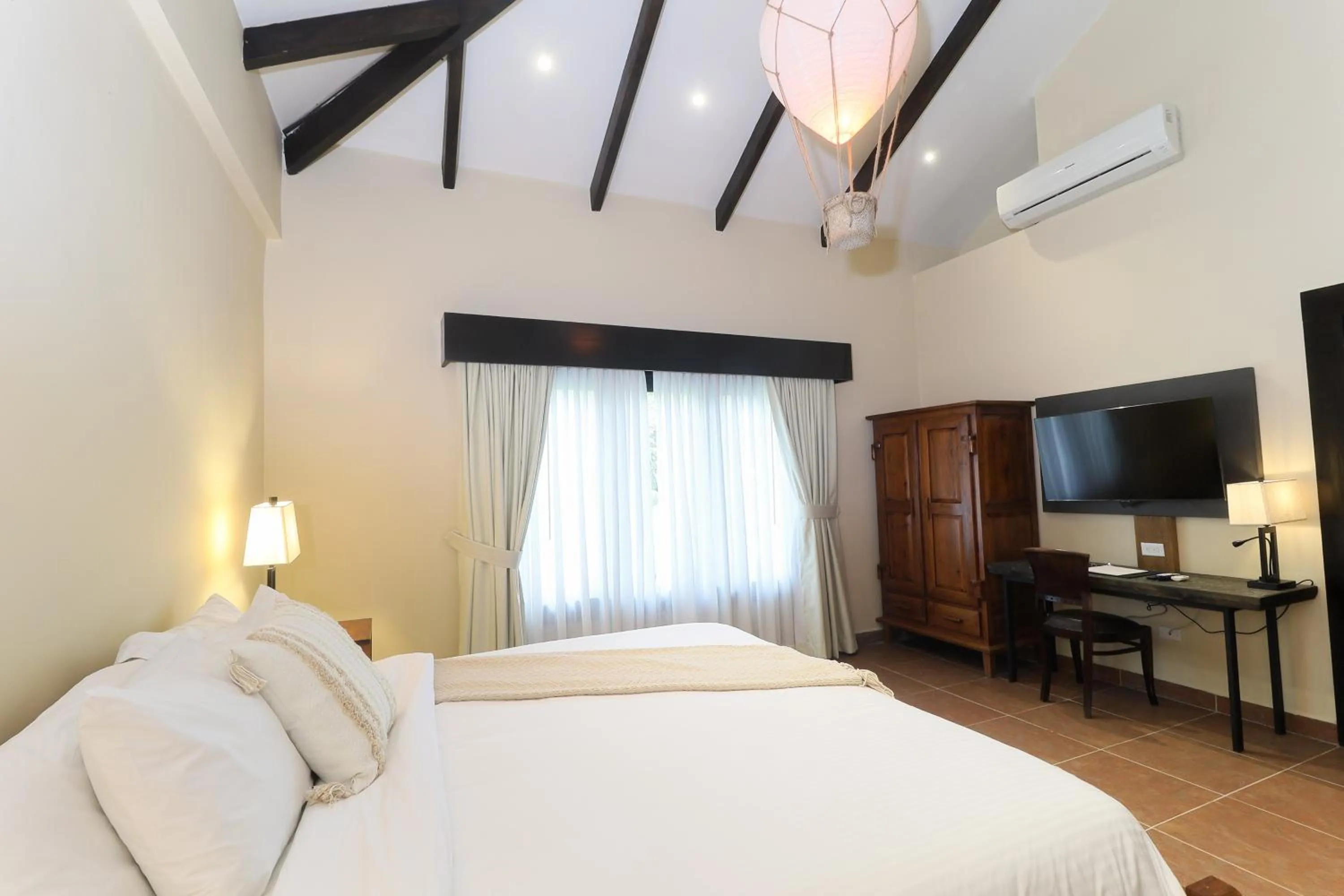 Bedroom, Bed in The Riverside Inn