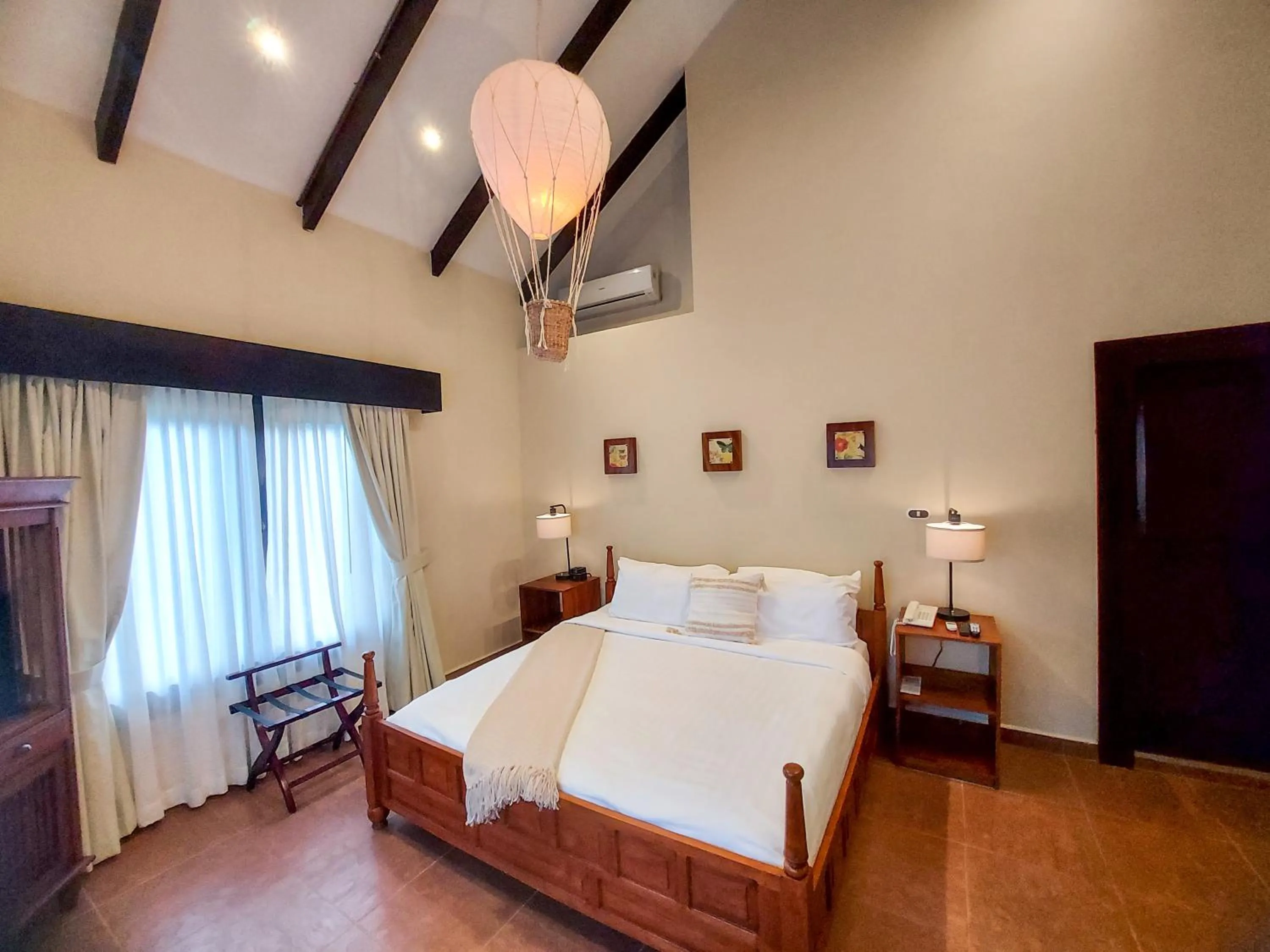 Bedroom, Bed in The Riverside Inn