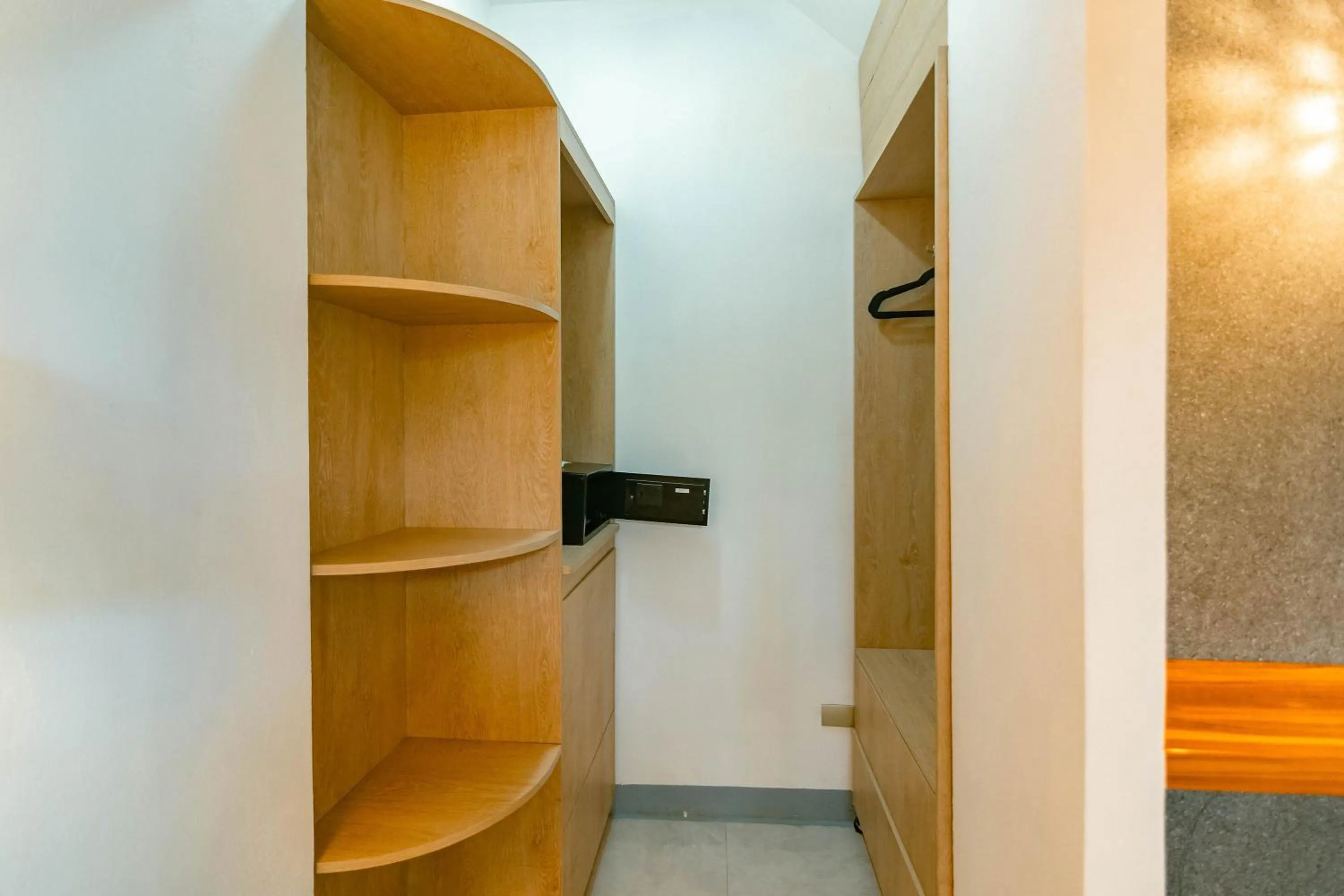 wardrobe in Hotel San Bada Resort & Spa