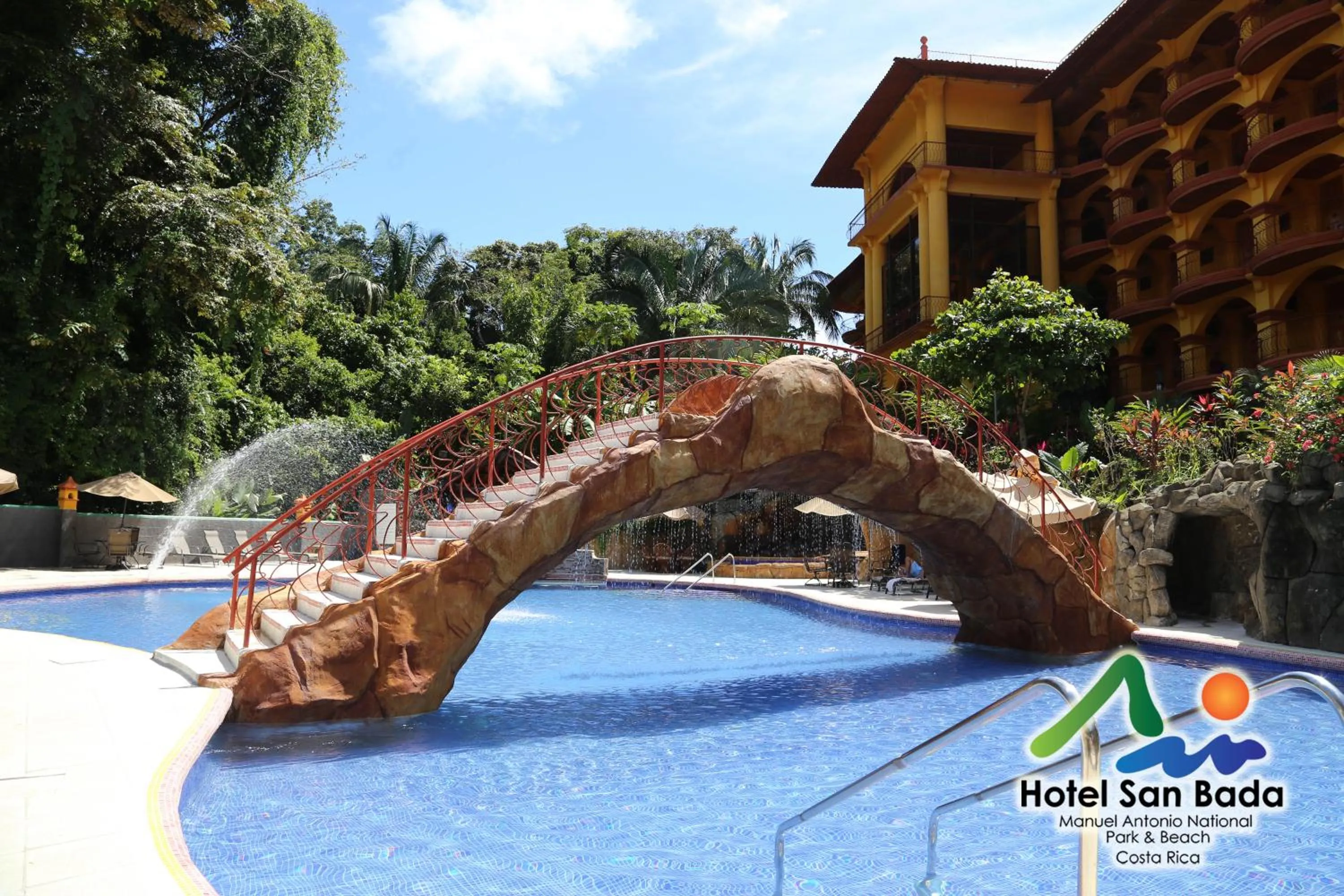 Swimming pool in Hotel San Bada Resort & Spa