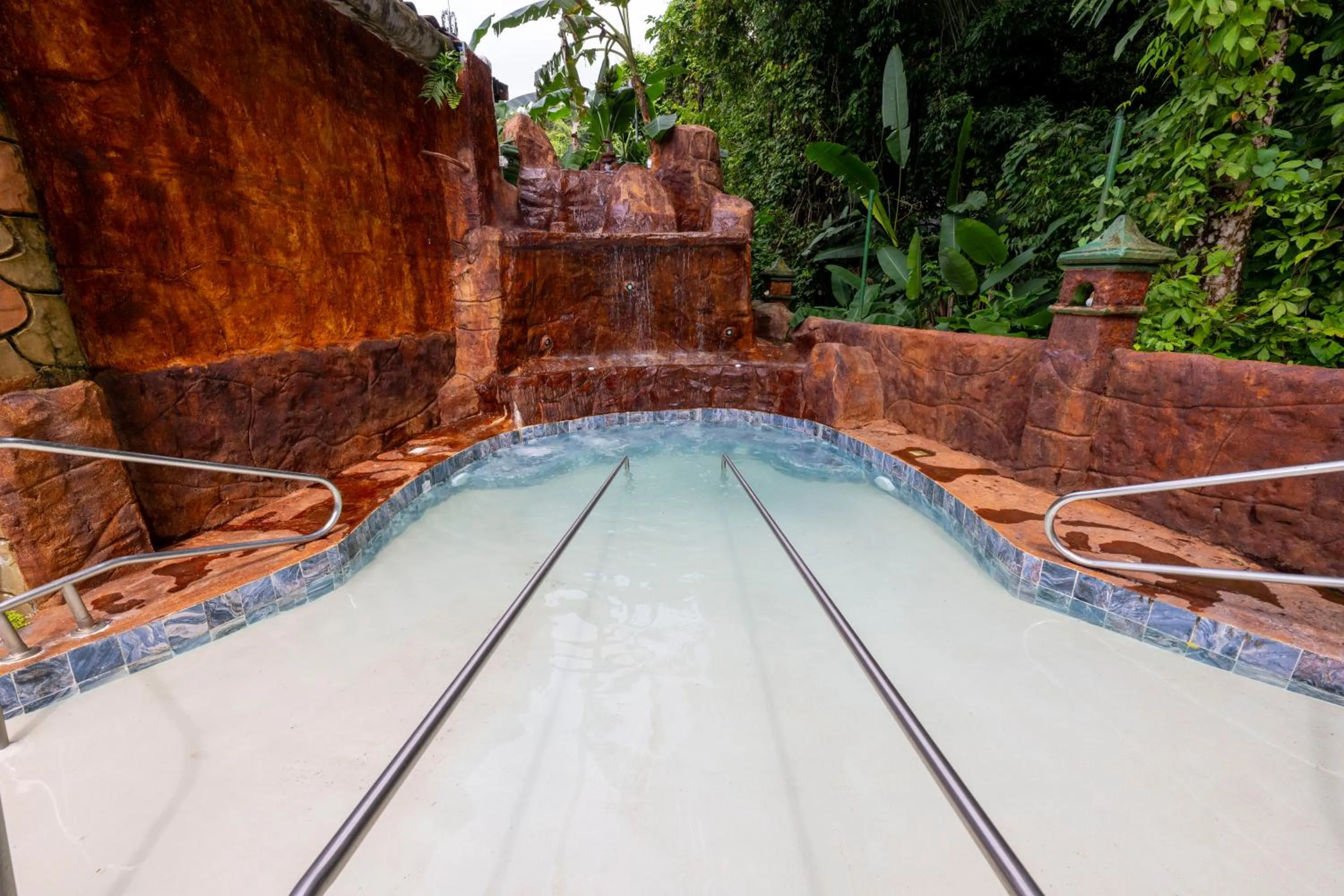 Swimming pool in Hotel San Bada Resort & Spa