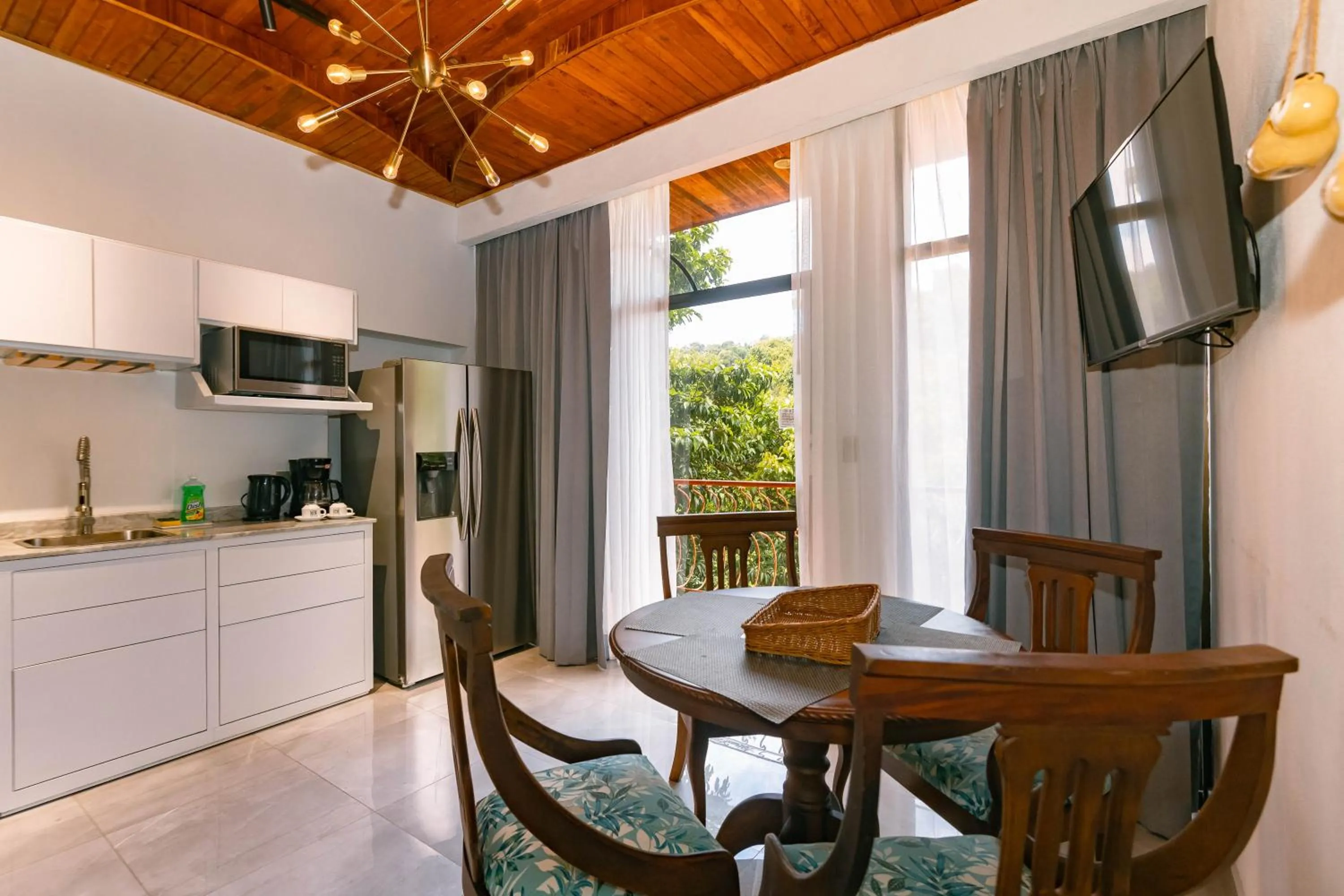 Kitchen or kitchenette in Hotel San Bada Resort & Spa