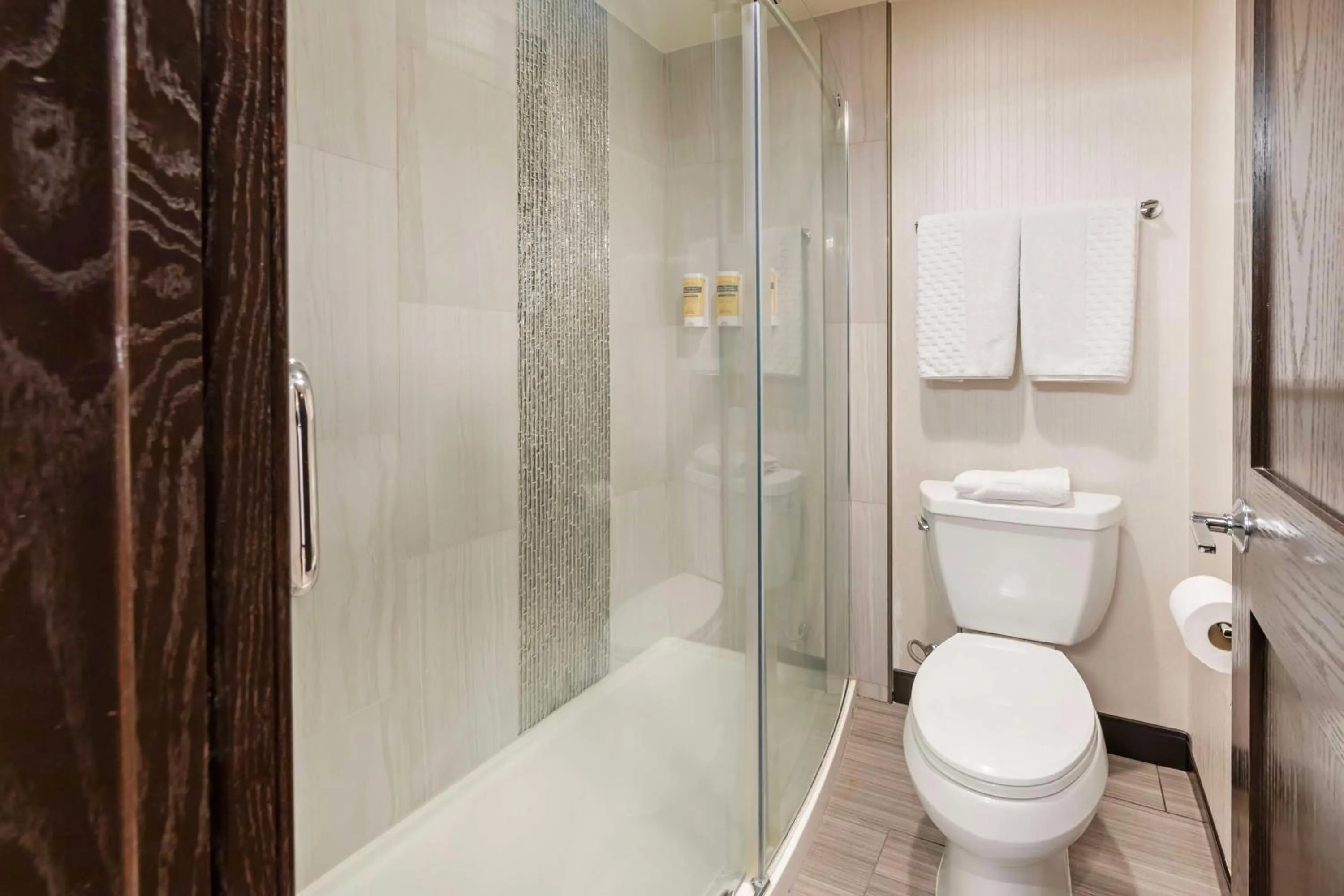 Bathroom in Best Western Plus Redondo Beach Inn