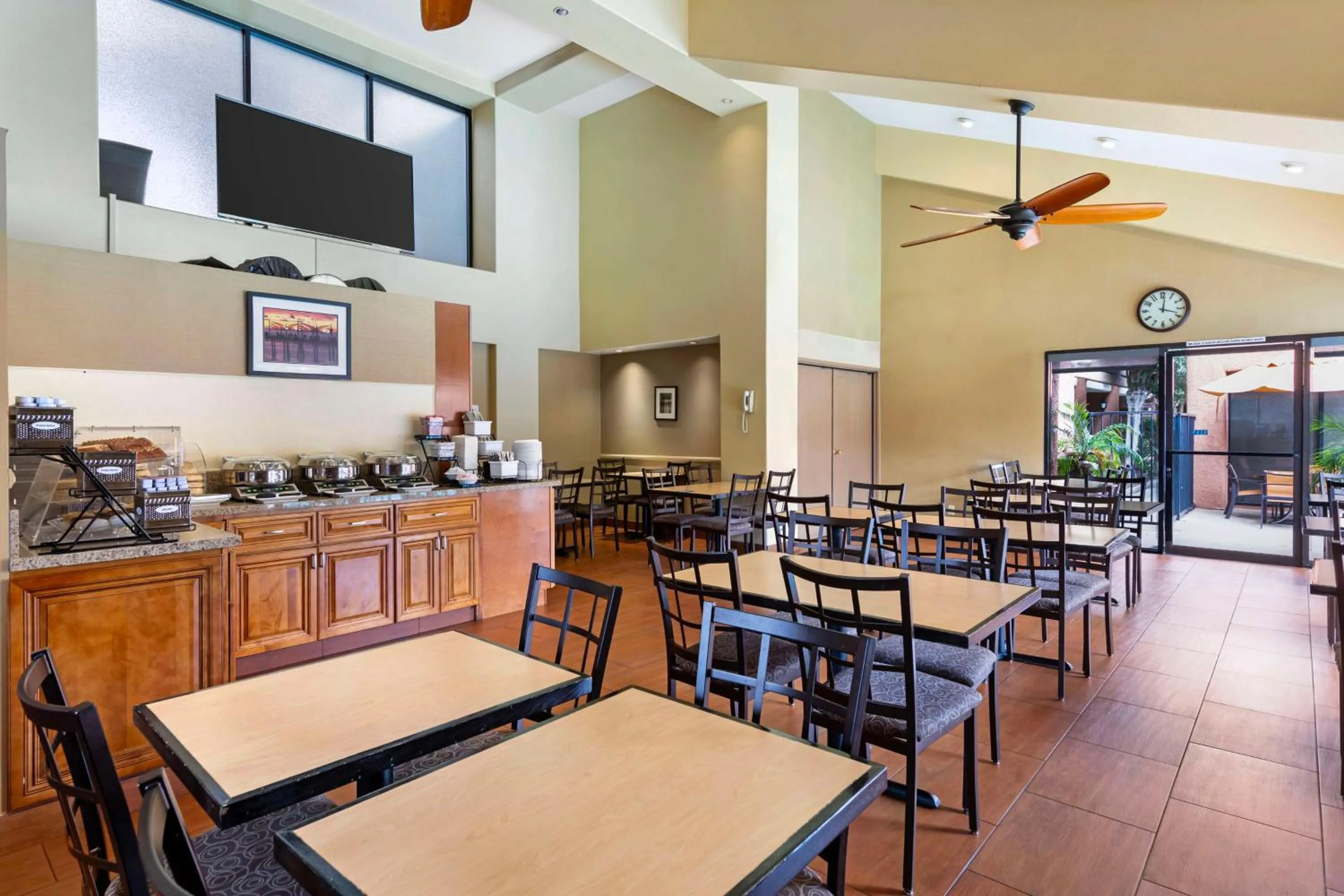 Breakfast in Best Western Plus Redondo Beach Inn