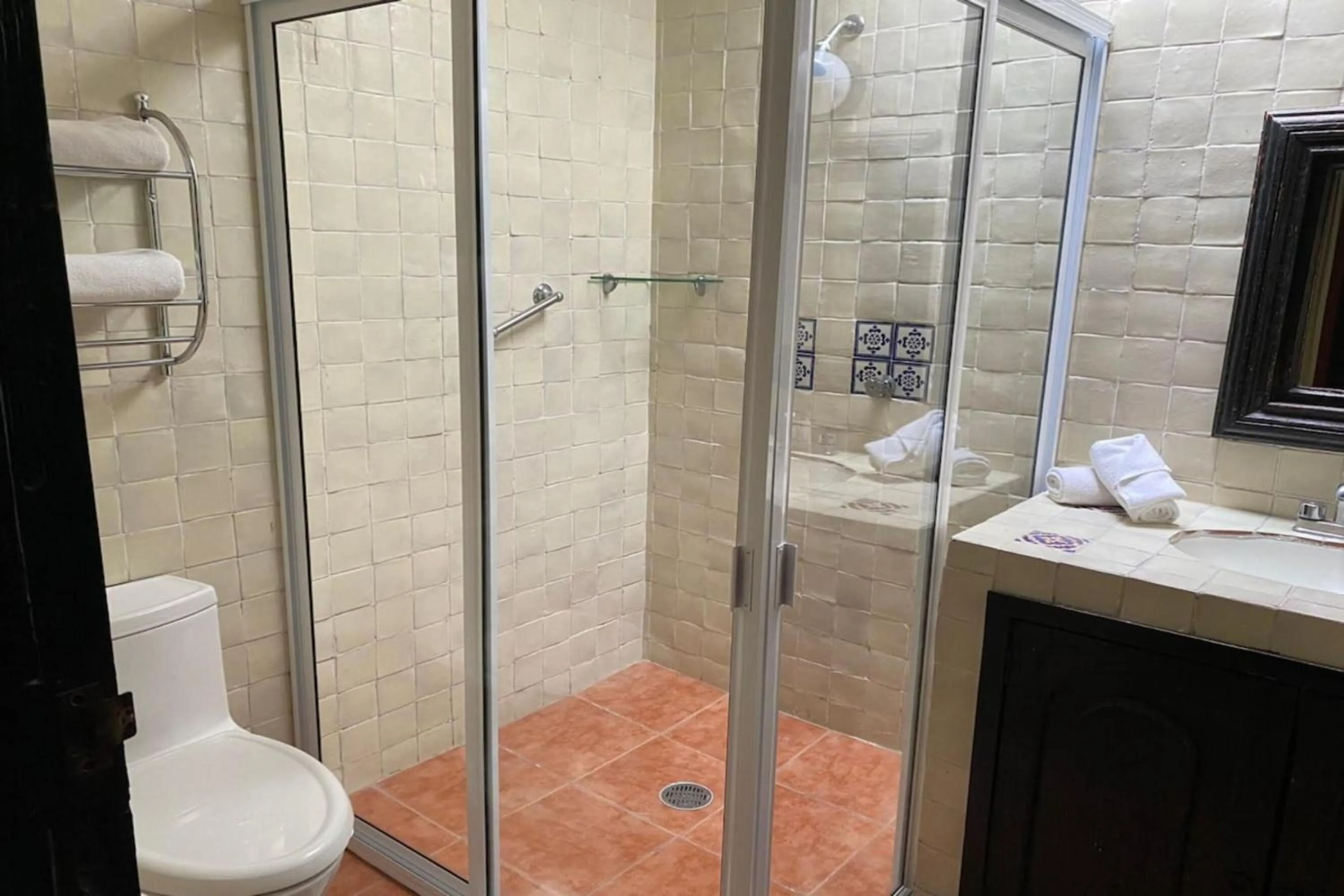 Bathroom in Capital O Hotel La Huerta Golf & Hotel, Cholula