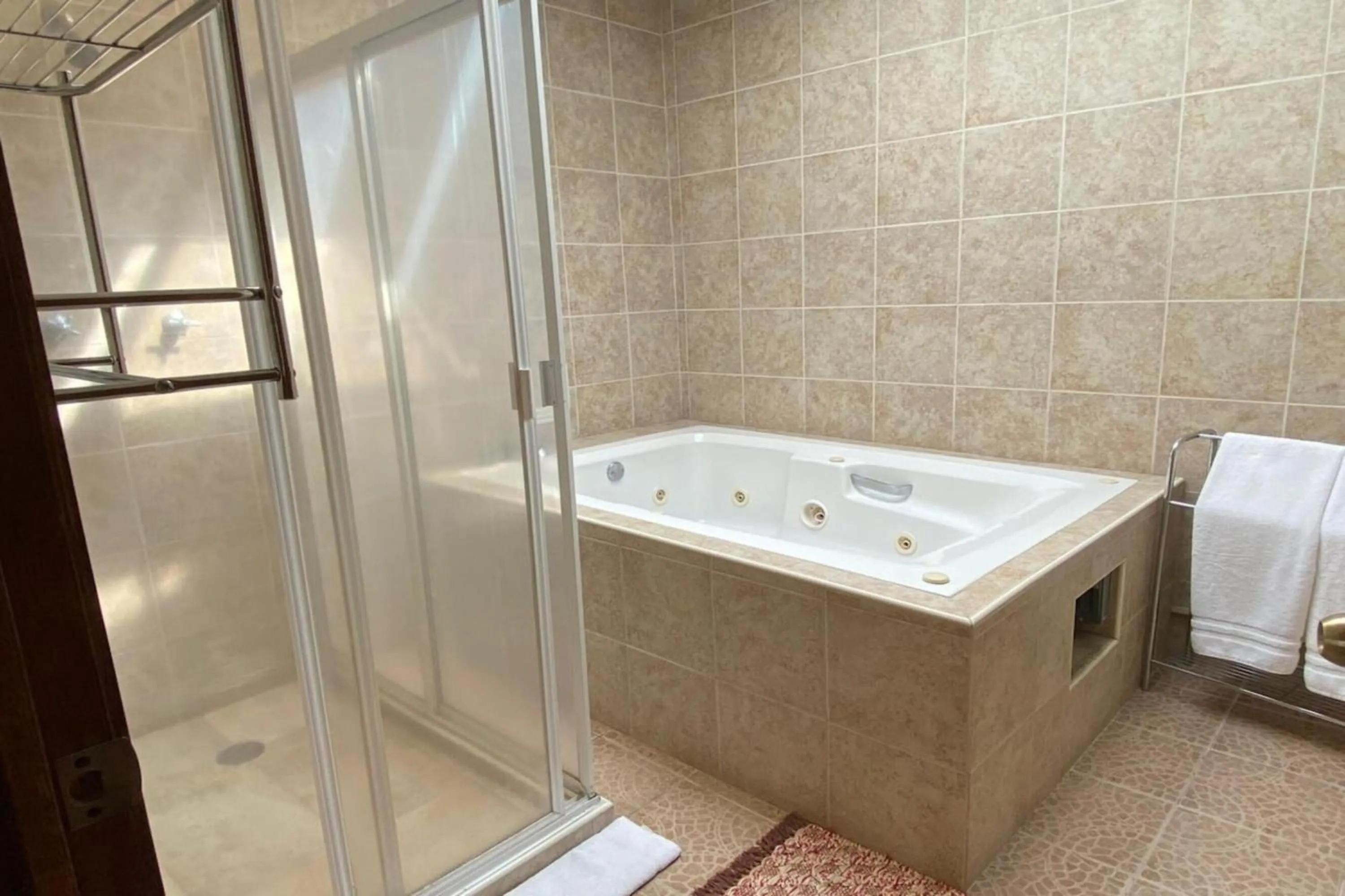 Bathroom in Capital O Hotel La Huerta Golf & Hotel, Cholula