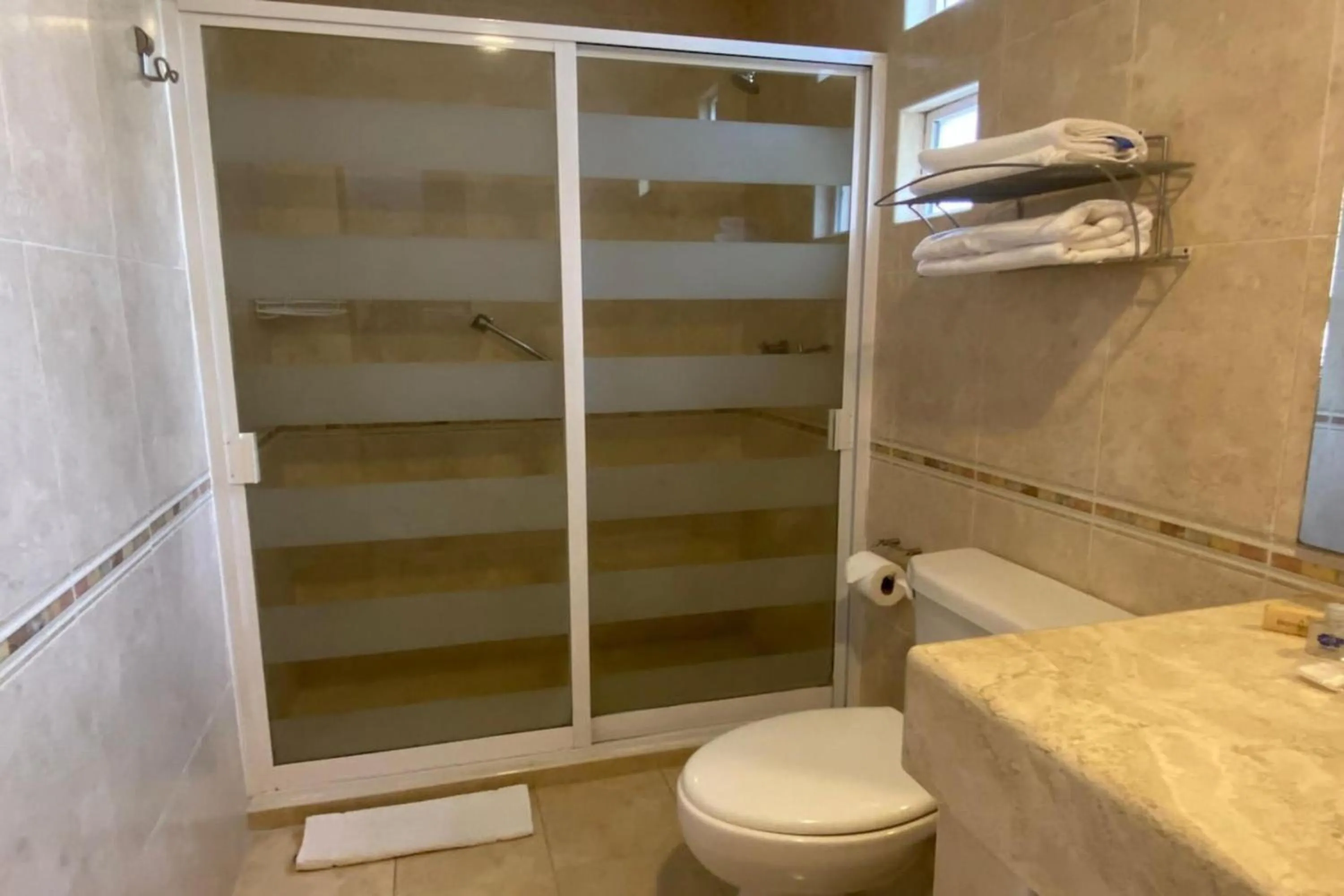 Bathroom in Capital O Hotel La Huerta Golf & Hotel, Cholula