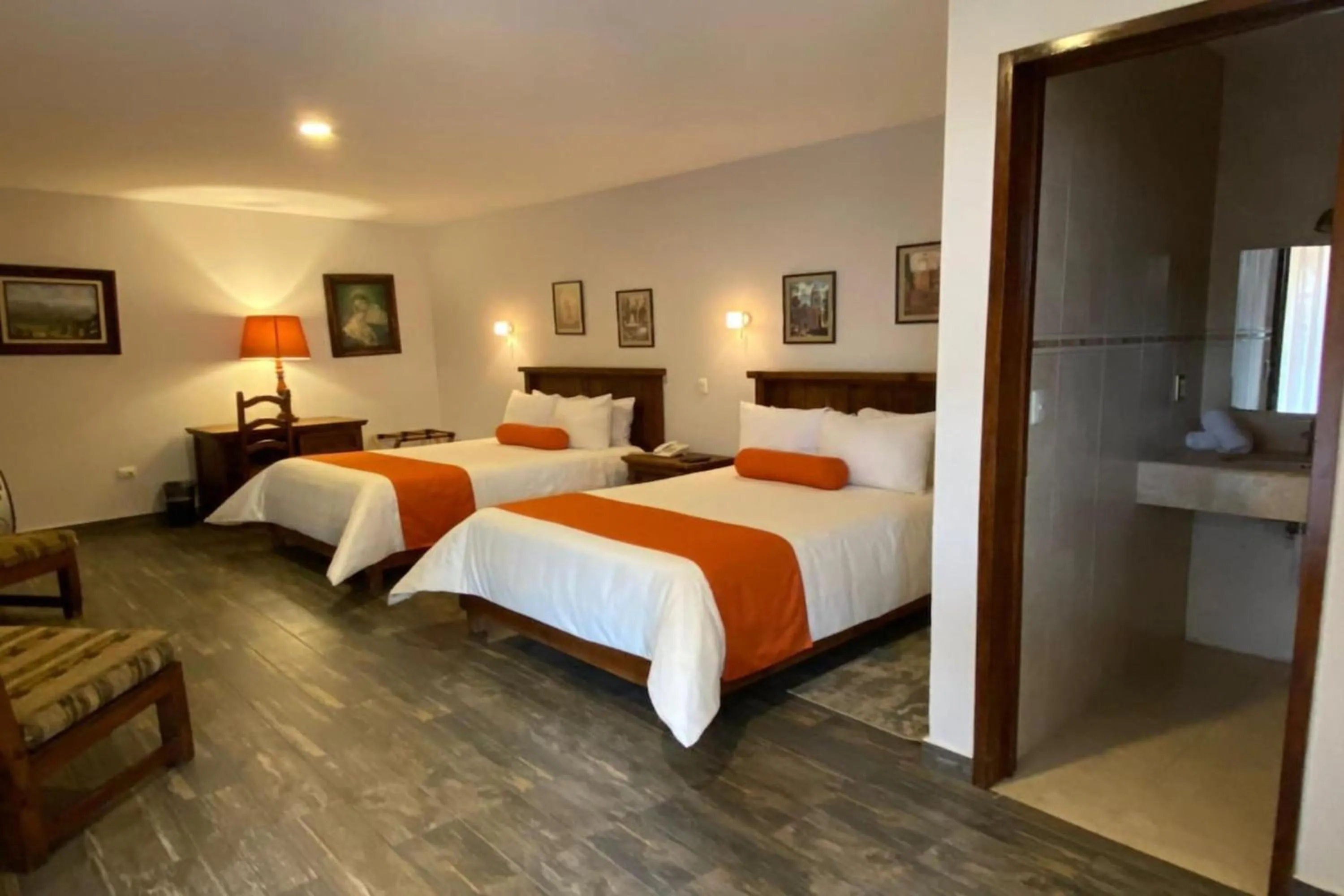 Bedroom, Bed in Capital O Hotel La Huerta Golf & Hotel, Cholula