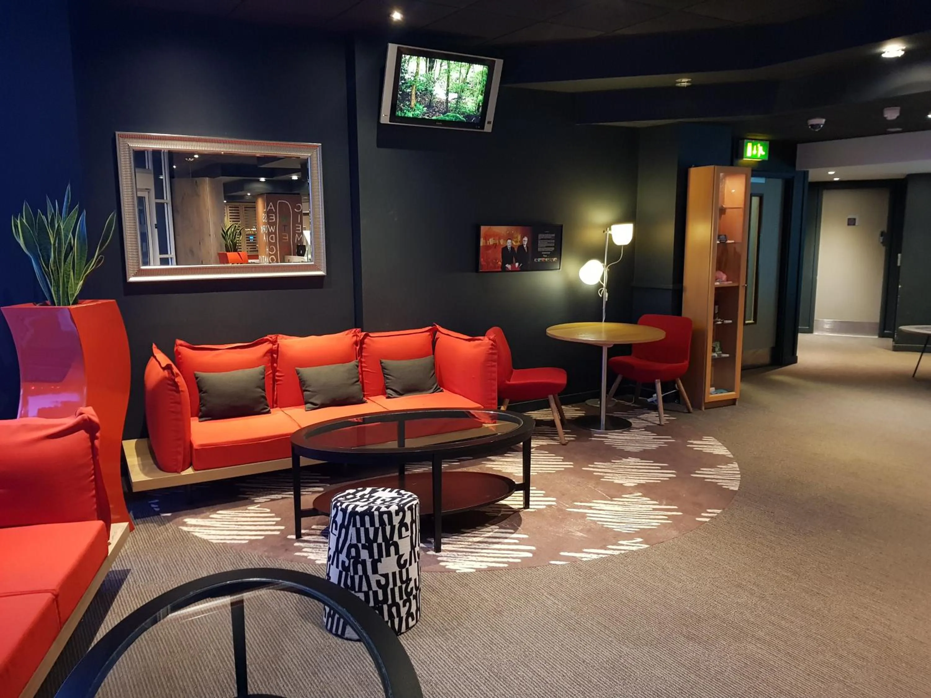 Communal lounge/ TV room in ibis Leeds Centre Marlborough Street
