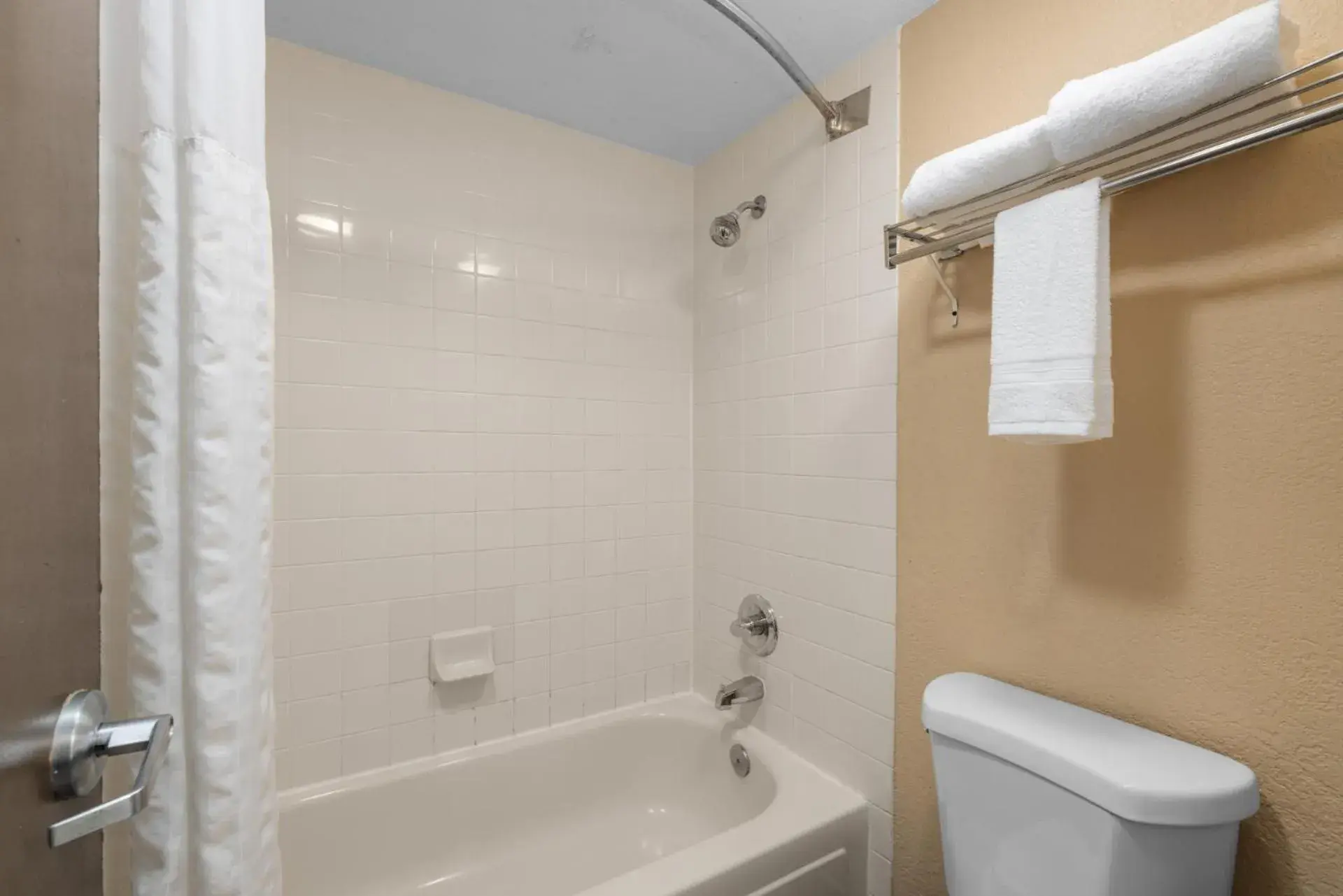 King Room - Non-Smoking in Ramada by Wyndham Portland King Room - Non-Smoking in Ramada by Wyndham Portland