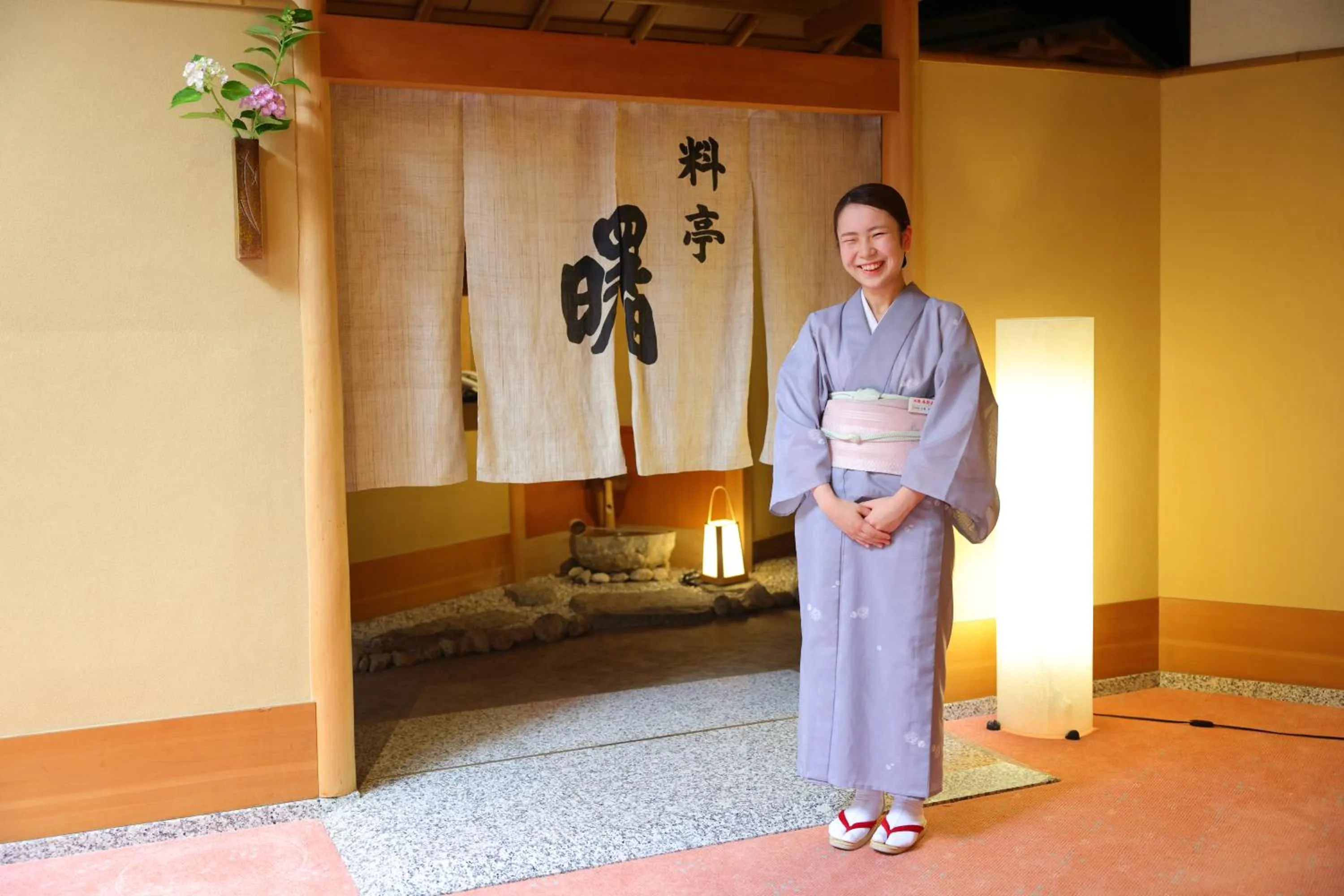 Staff in Honjin Hiranoya Kachoan