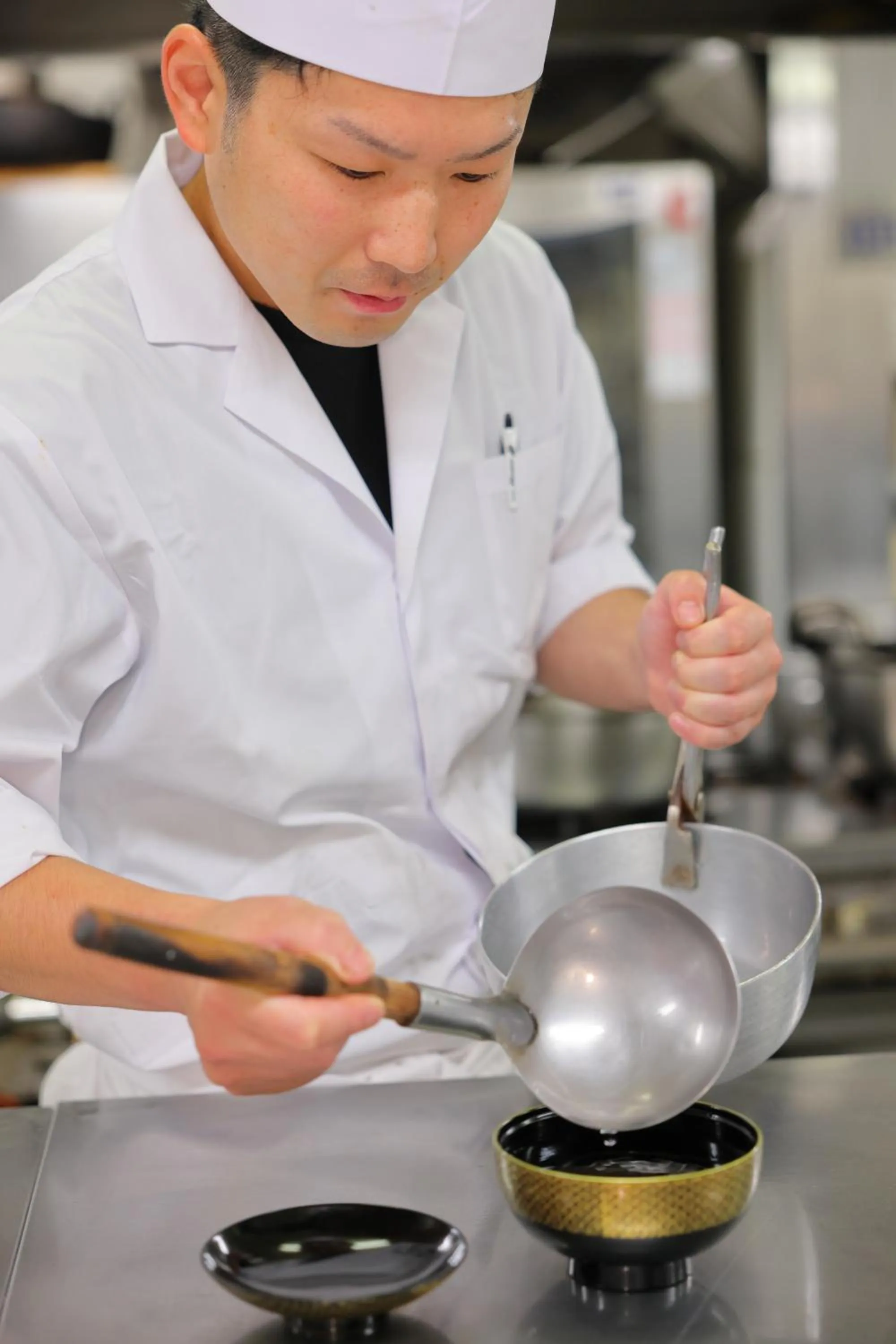 Staff in Honjin Hiranoya Kachoan