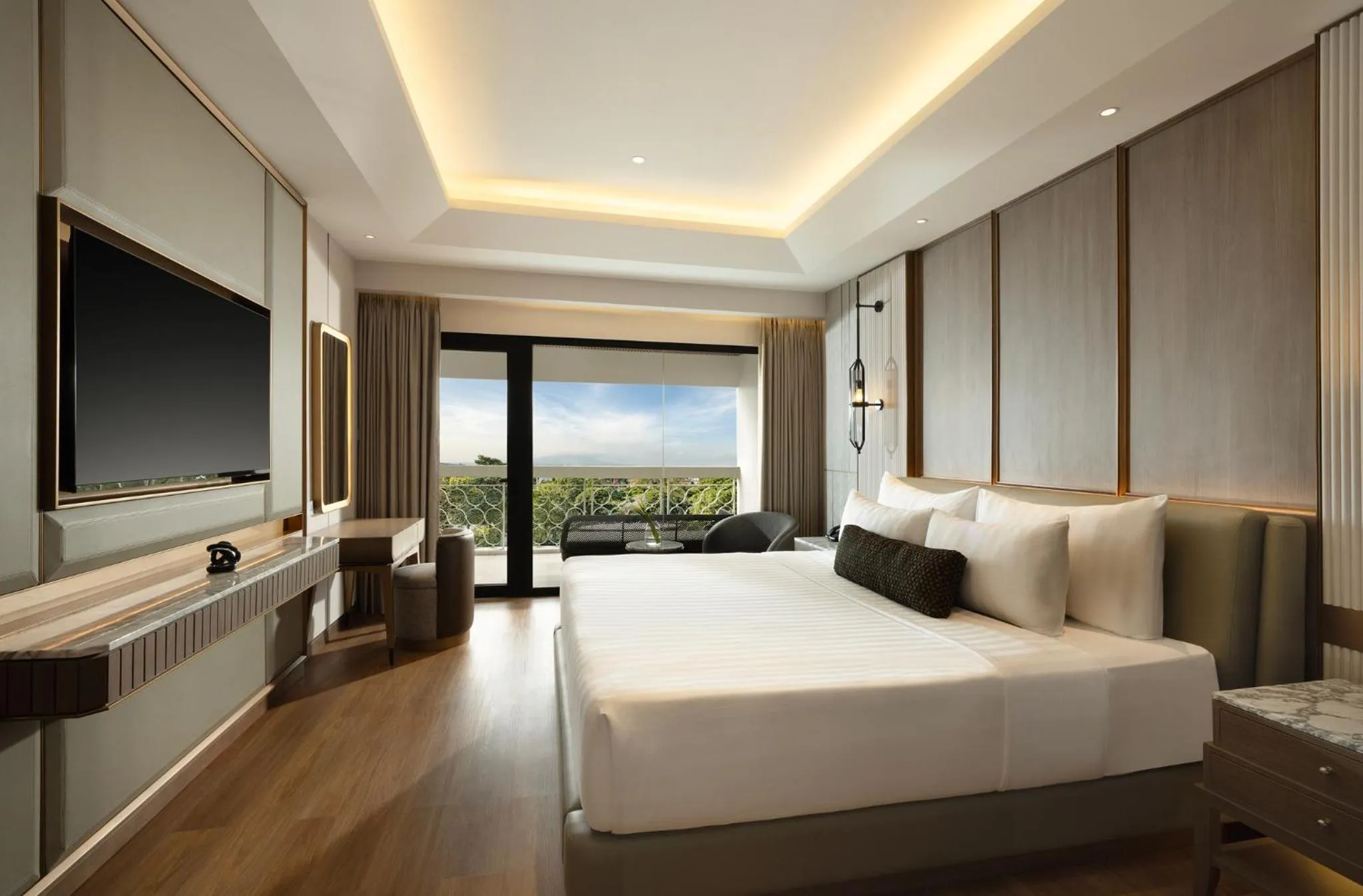View (from property/room), Bed in Royal Ambarrukmo Yogyakarta