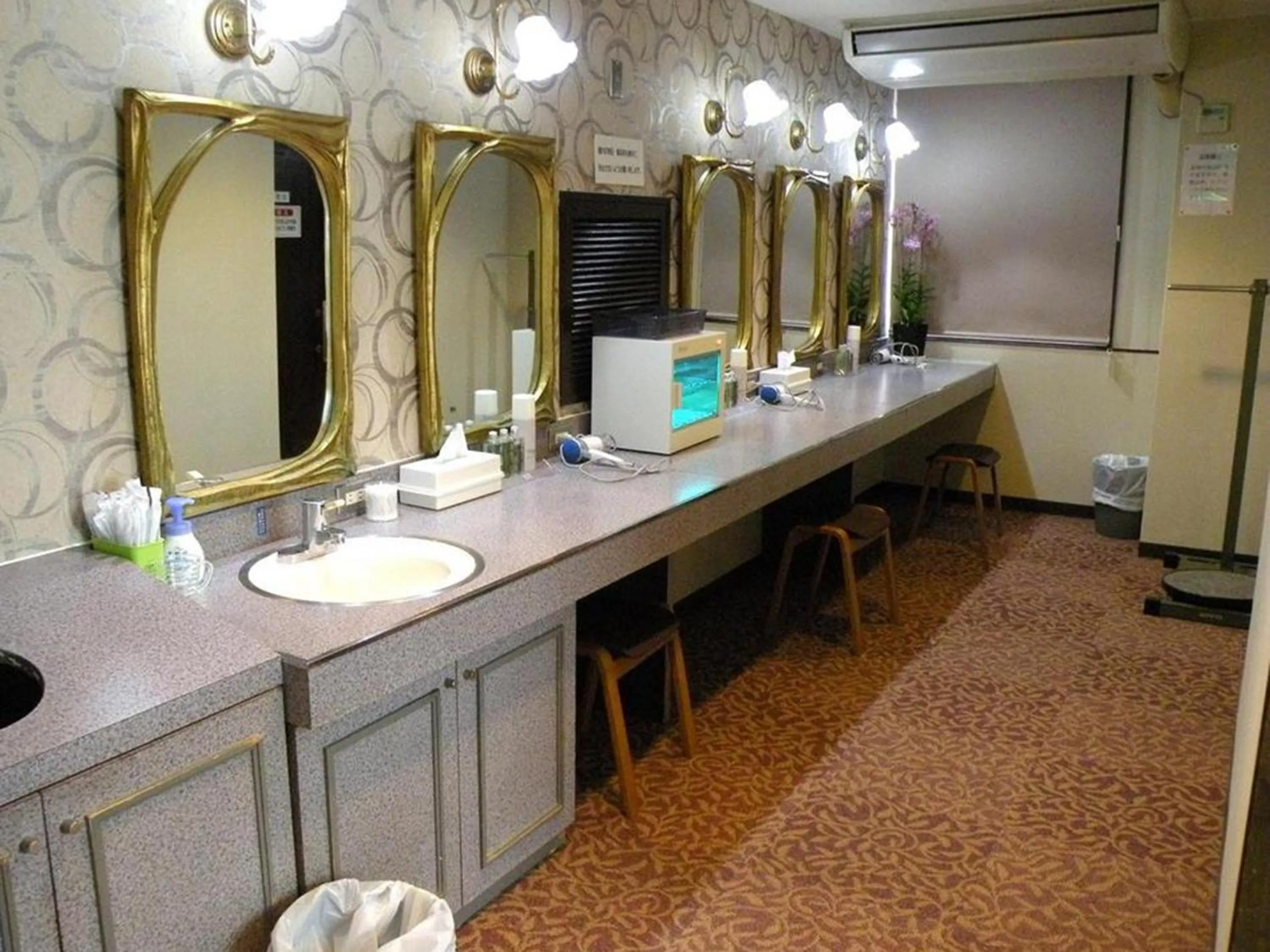 Area and facilities in First Inn Takamatsu