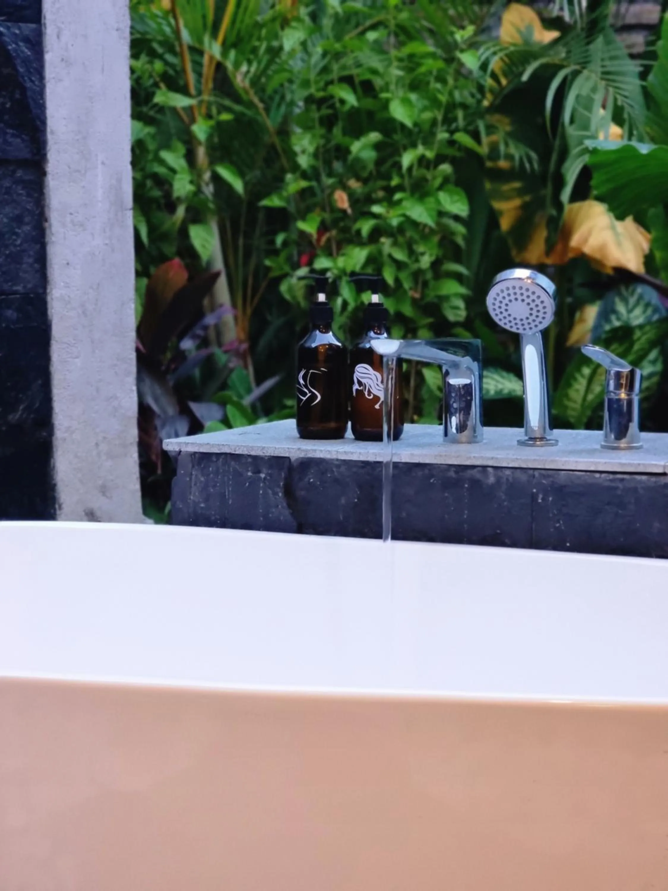 Bath in Ubud Dedari Villas