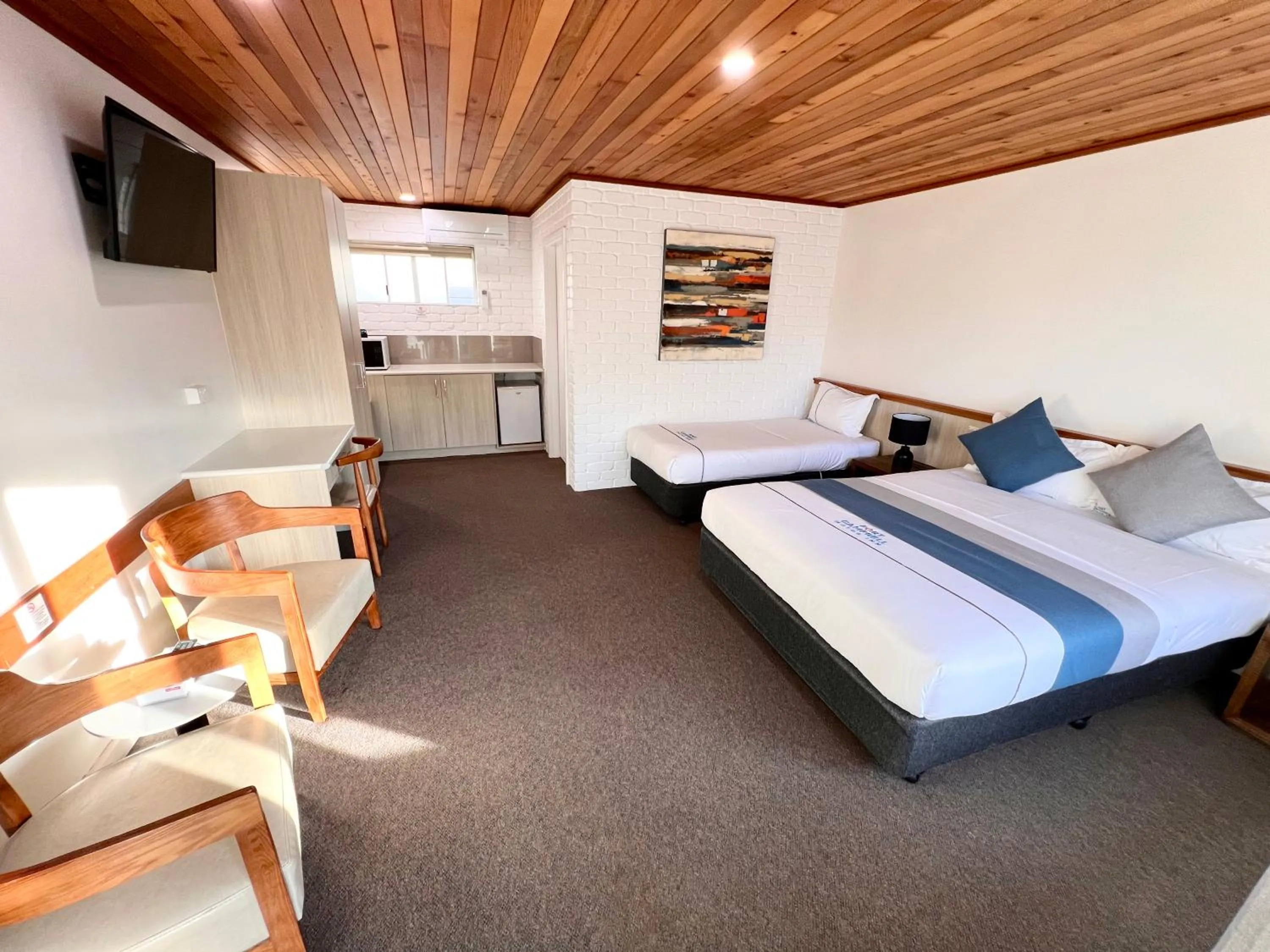 Bedroom, Bed in Port Campbell Motor Inn