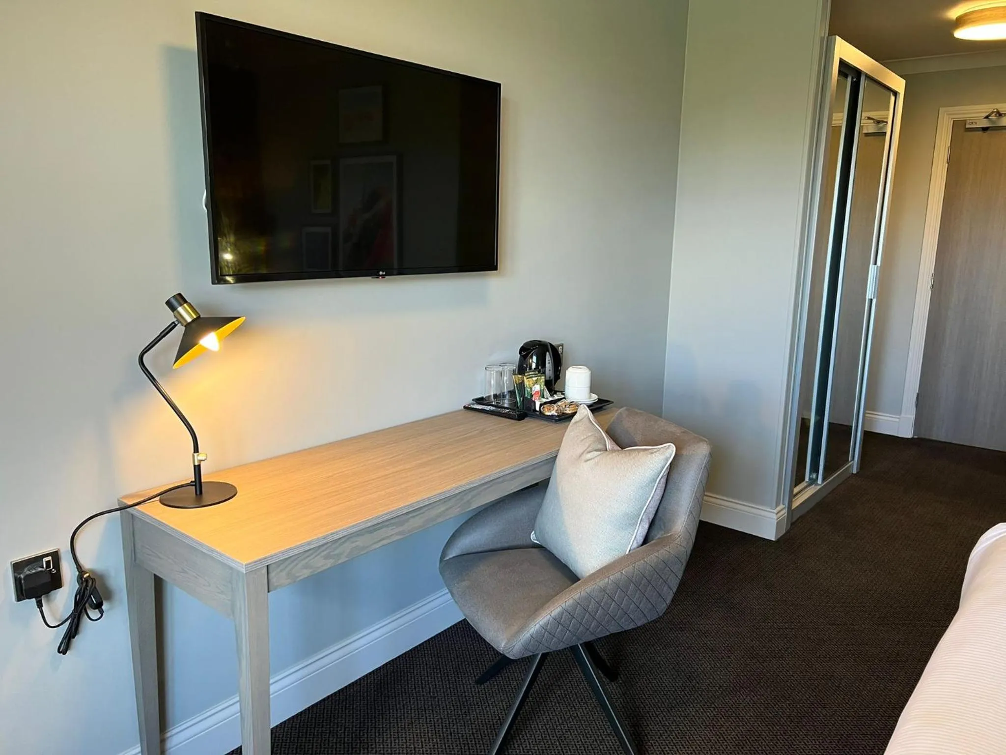 TV and multimedia in The Essex Golf & Country Club Hotel