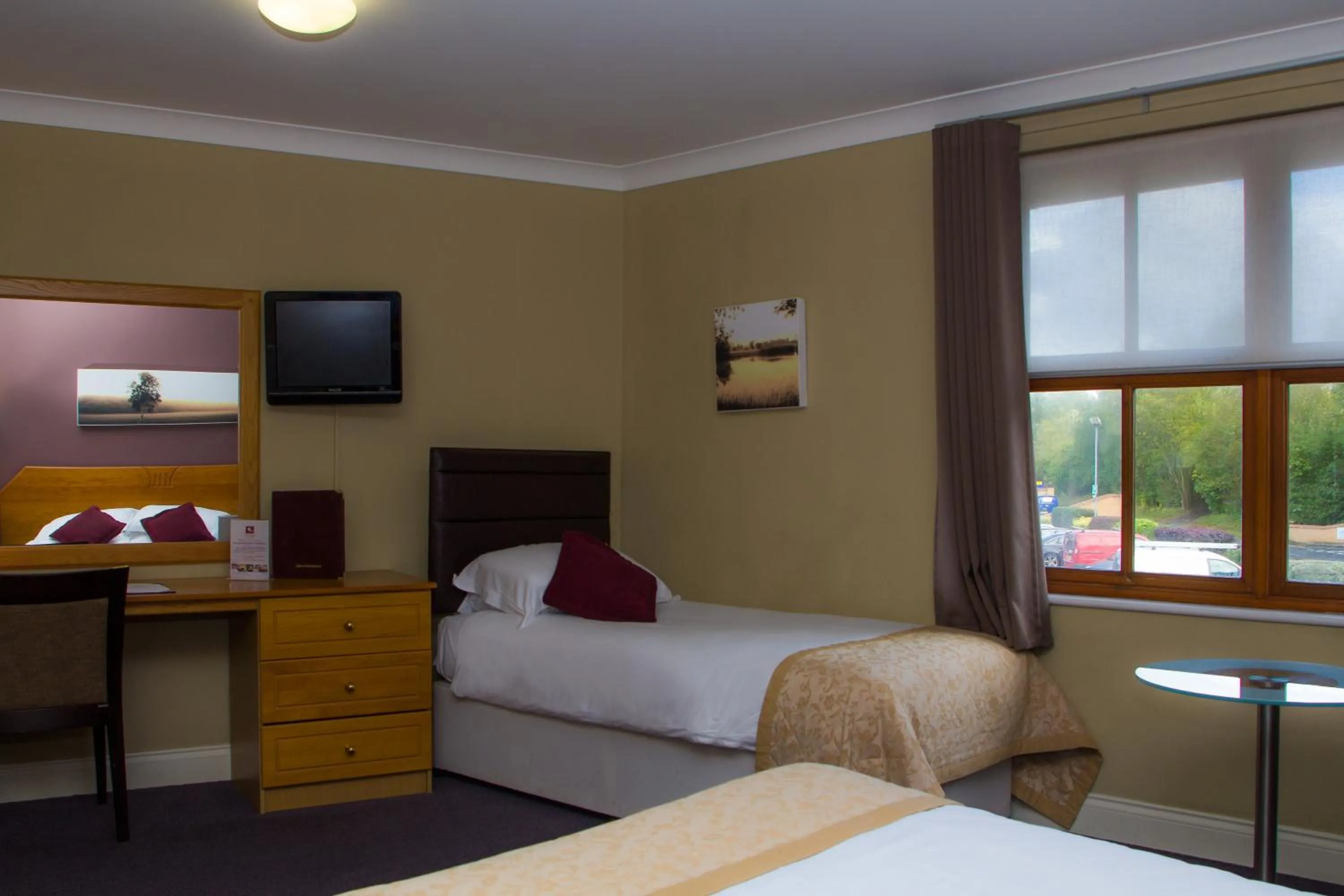 TV and multimedia, Bed in The Essex Golf & Country Club Hotel