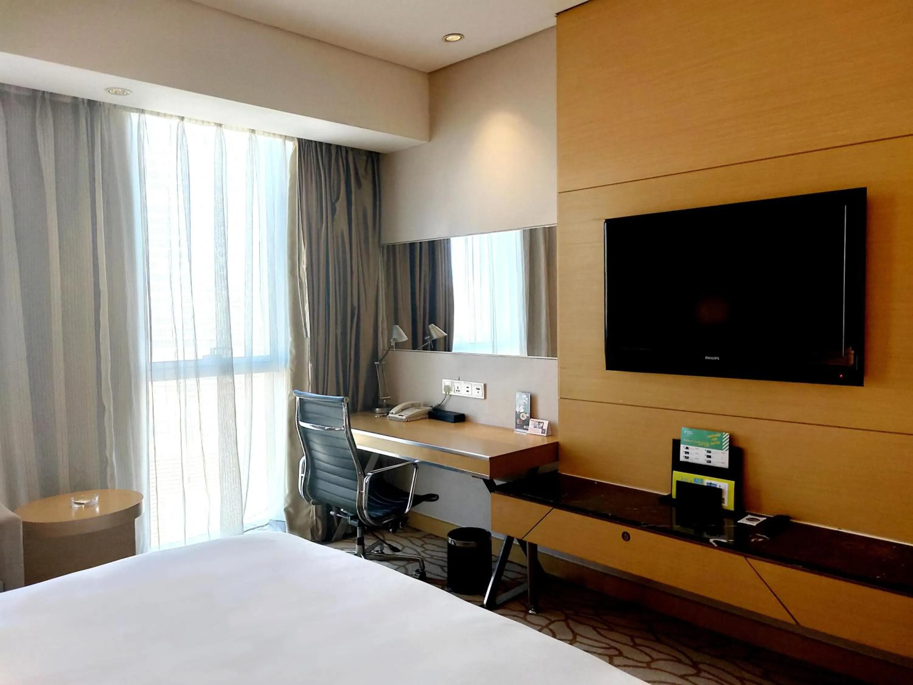 Photo of the whole room, Bed in Radisson Hotel Tianjin Aqua City
