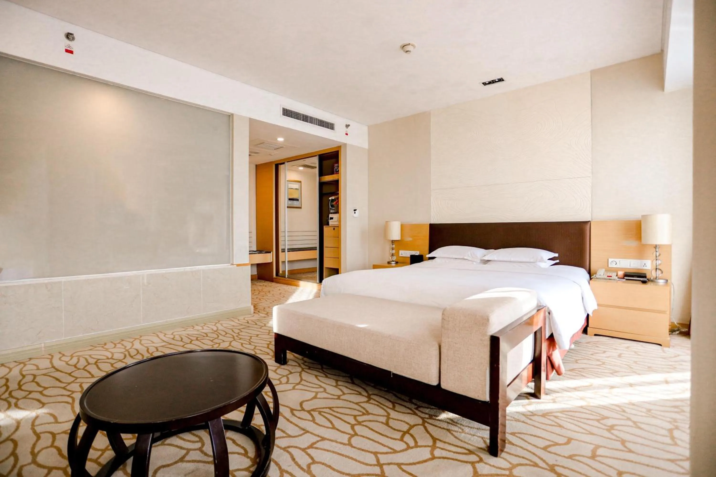 Photo of the whole room, Bed in Radisson Hotel Tianjin Aqua City