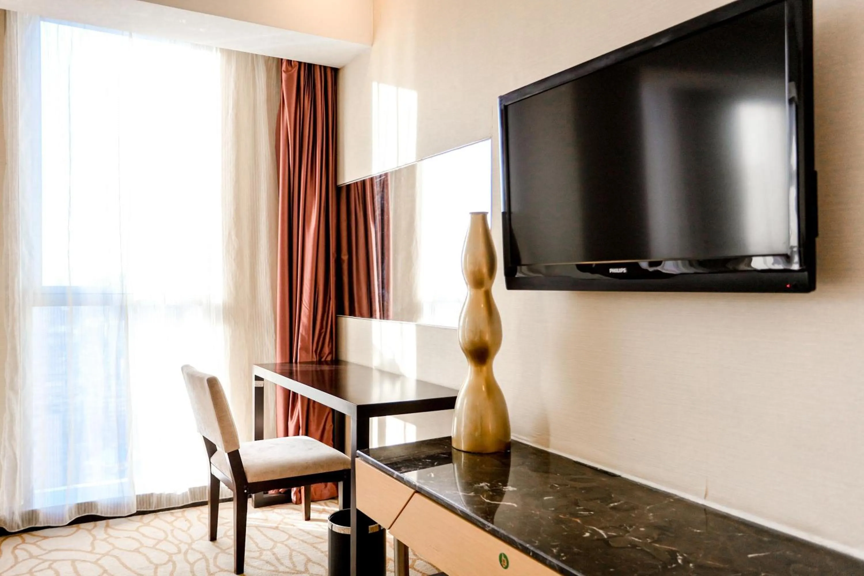 TV and multimedia in Radisson Hotel Tianjin Aqua City