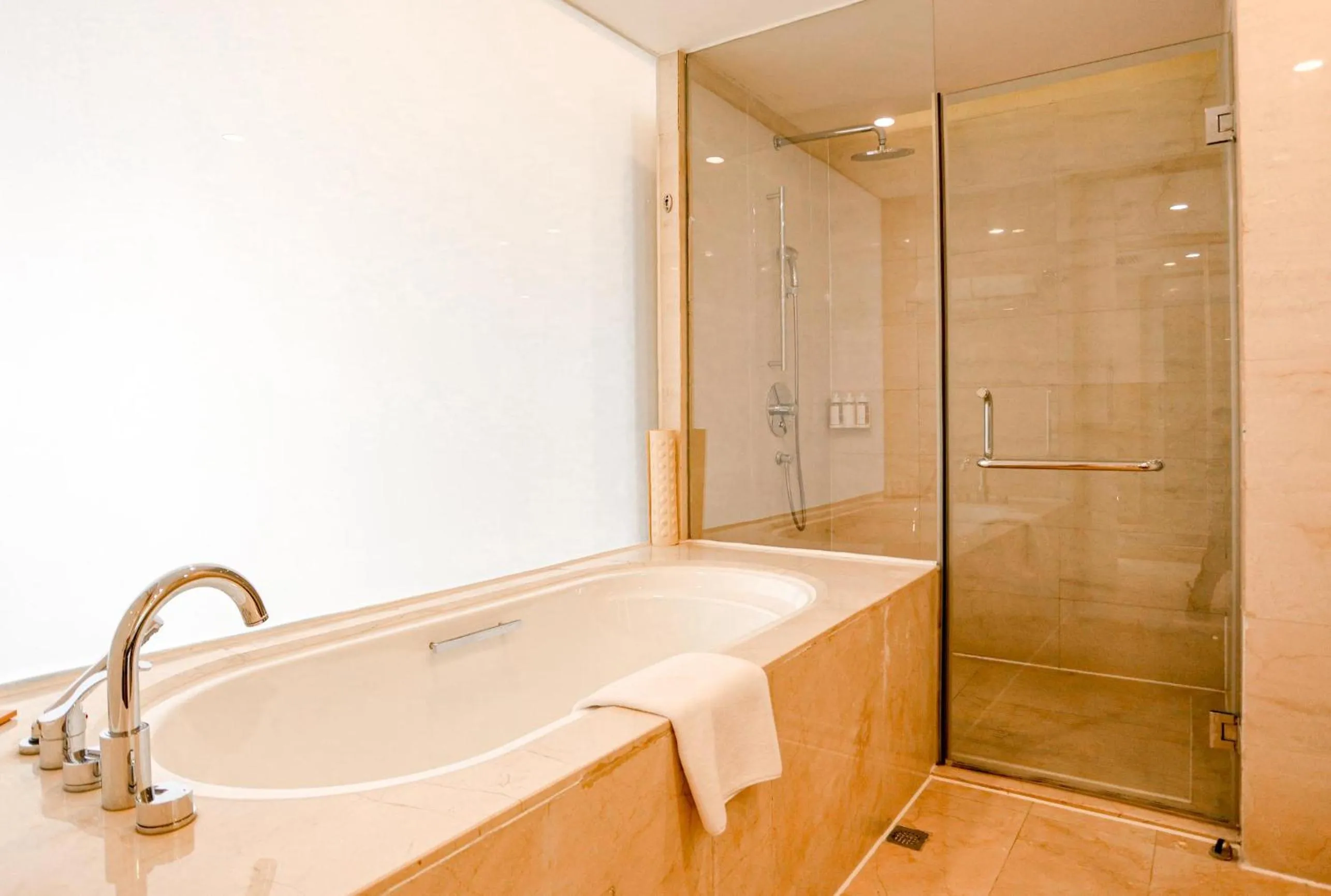 Bathroom in Radisson Hotel Tianjin Aqua City