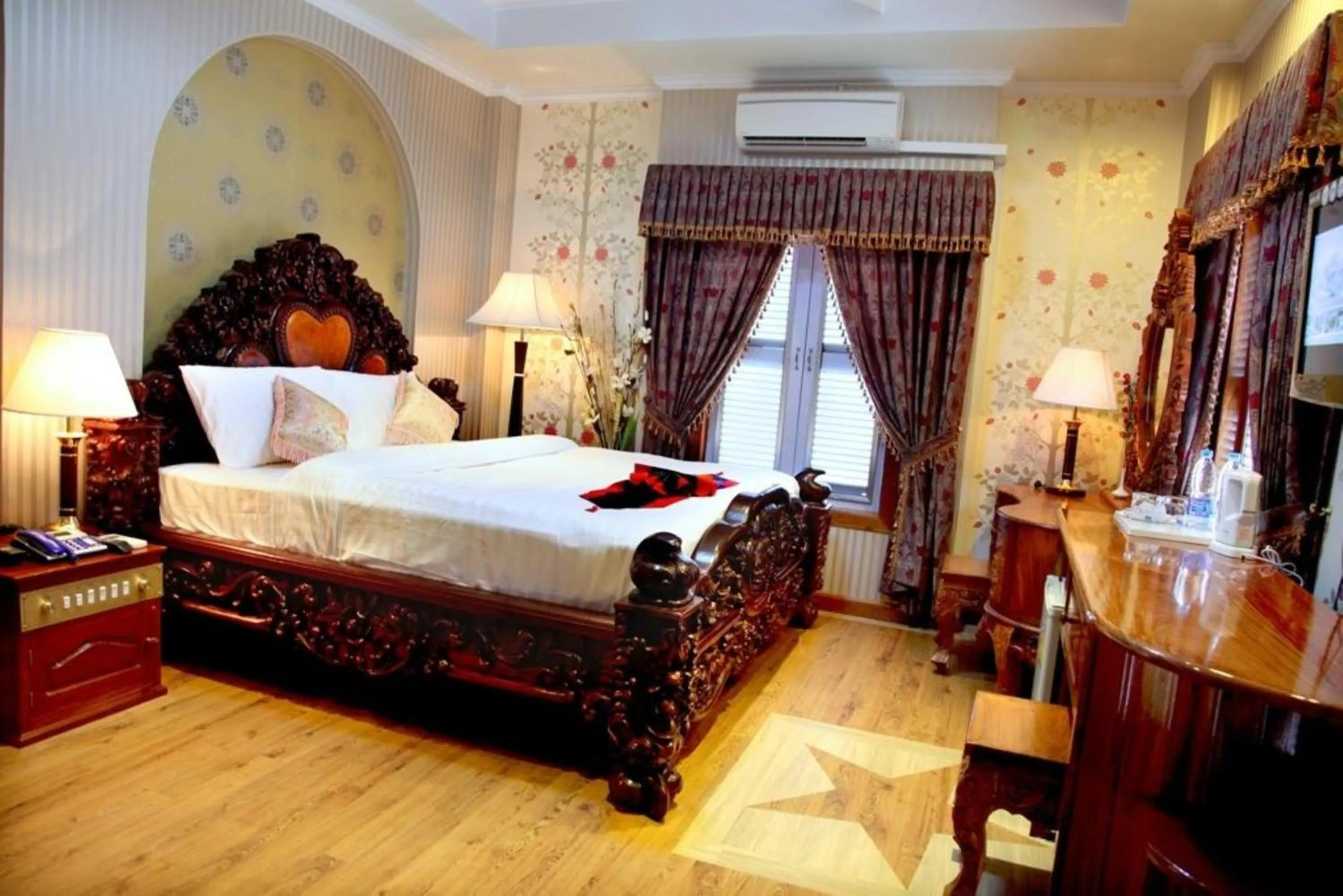 Bedroom in King Fy Hotel