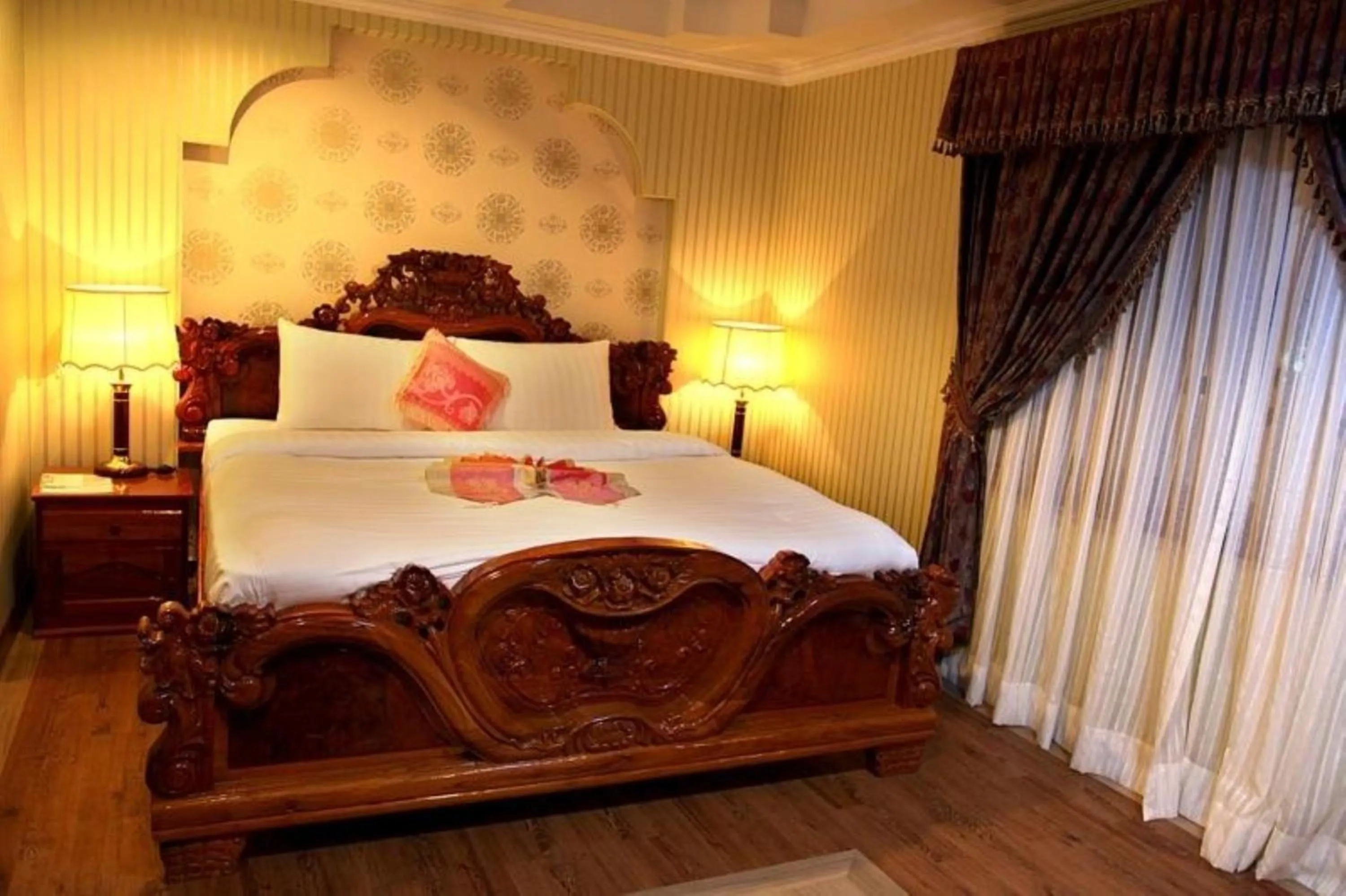 Bedroom in King Fy Hotel