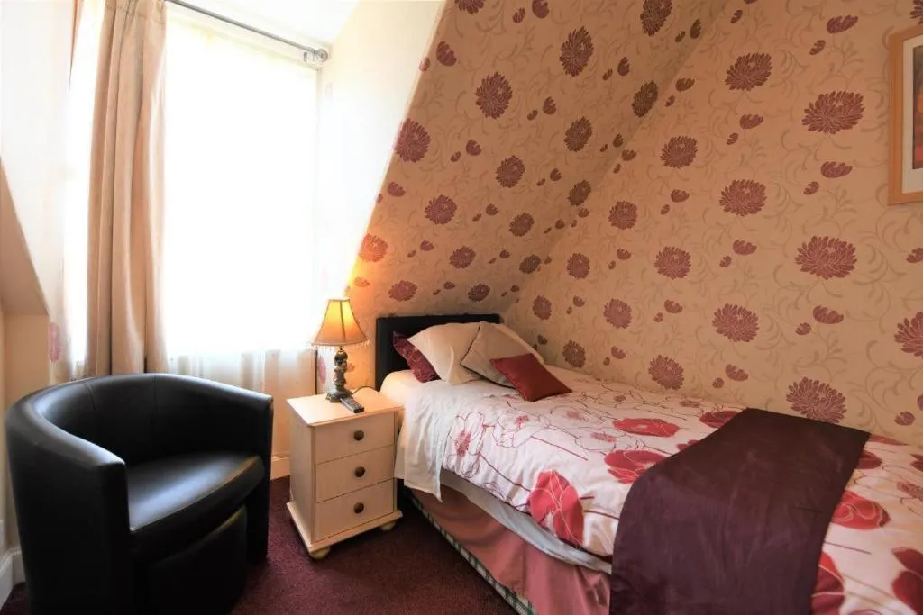 Bedroom, Bed in Grosvenor Hotel Rugby