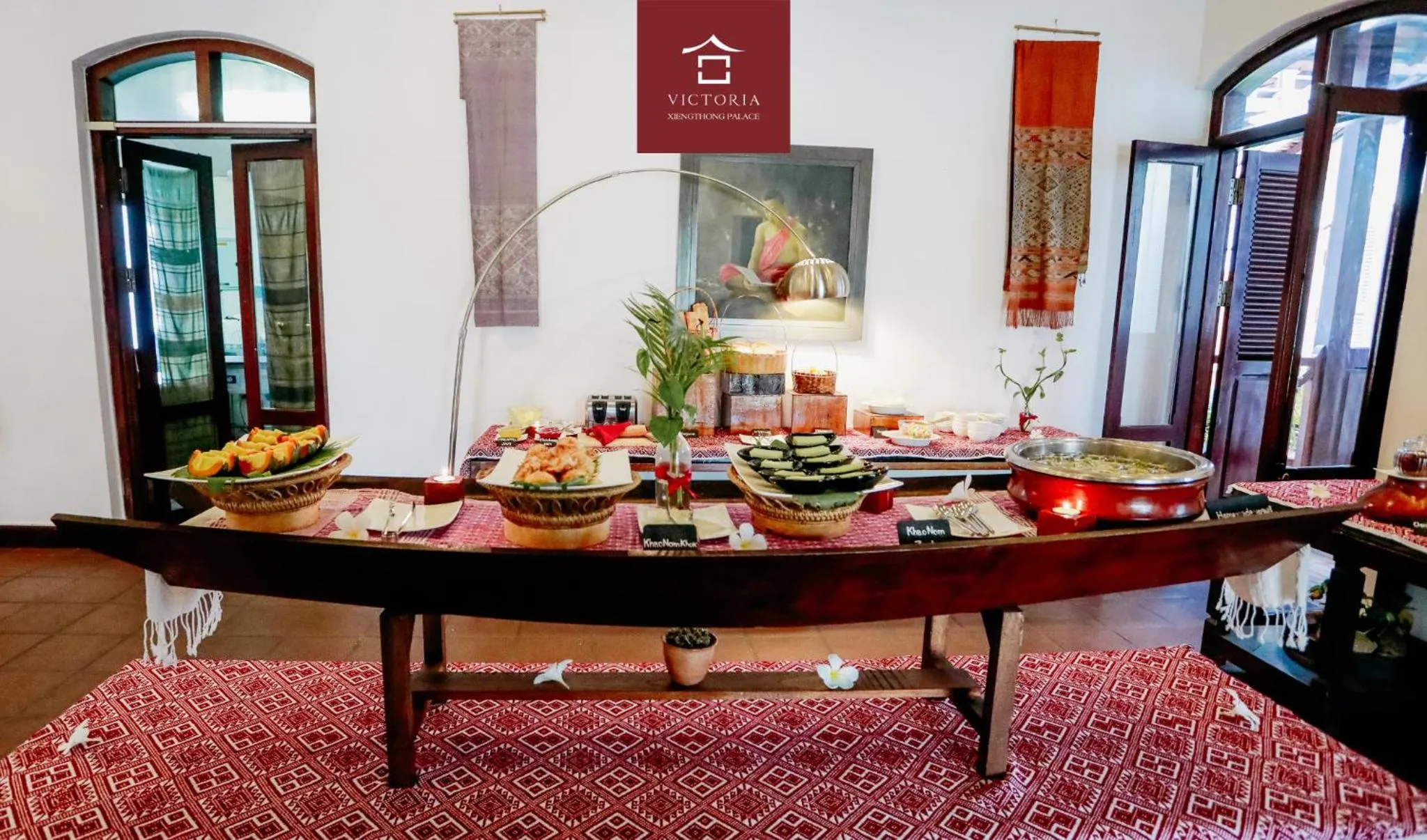 Food in Victoria XiengThong Palace