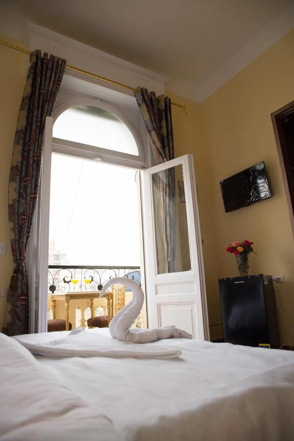 Bed in New Grand Royal Hotel Cairo