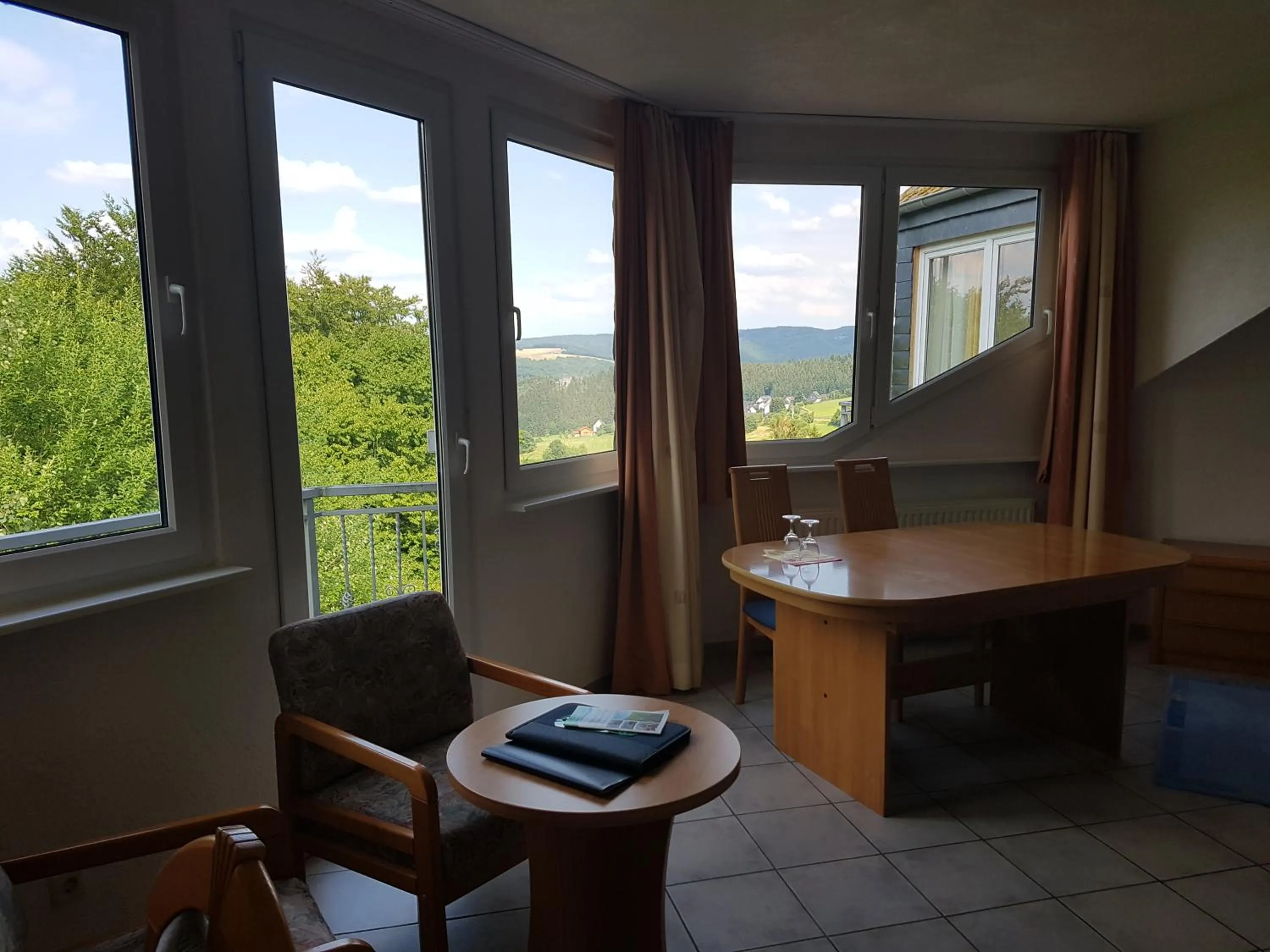 Photo of the whole room in Hotel Zur Engelsburg