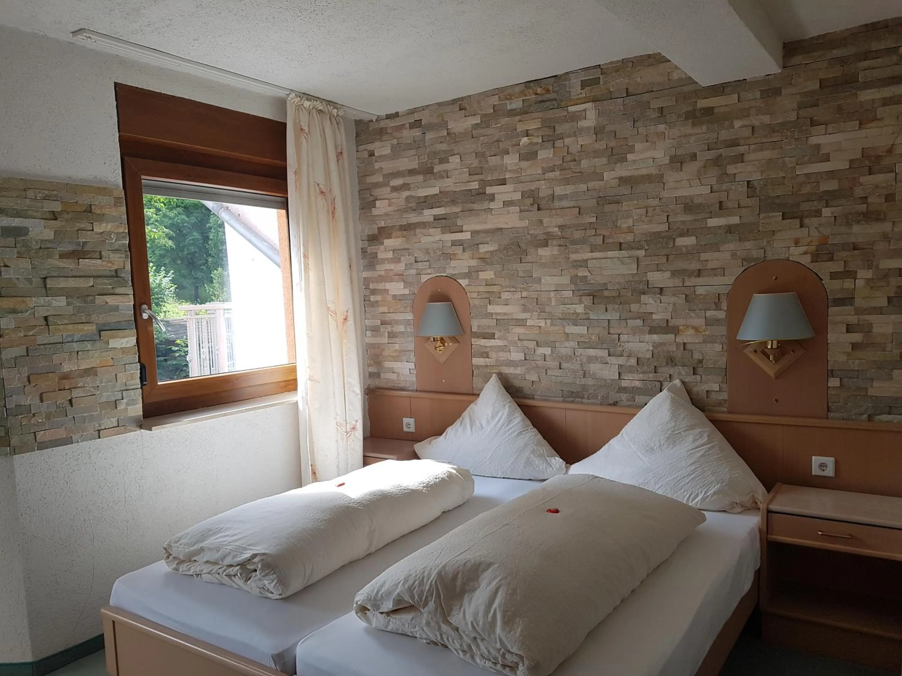 Bed in Hotel Zur Engelsburg