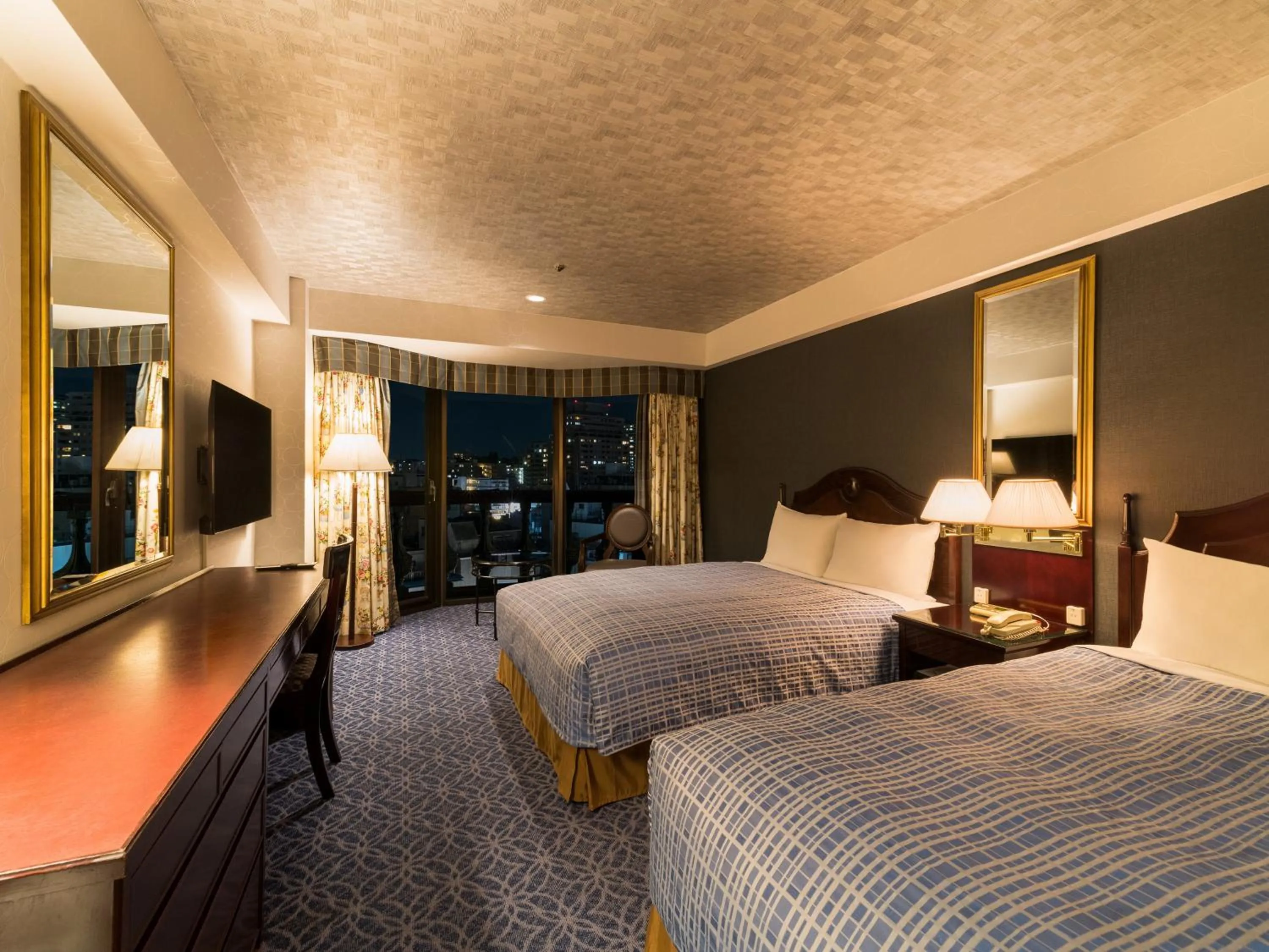 Photo of the whole room, Bed in Rose Hotel Yokohama, The Distinctive Collection By WORLDHOTELS