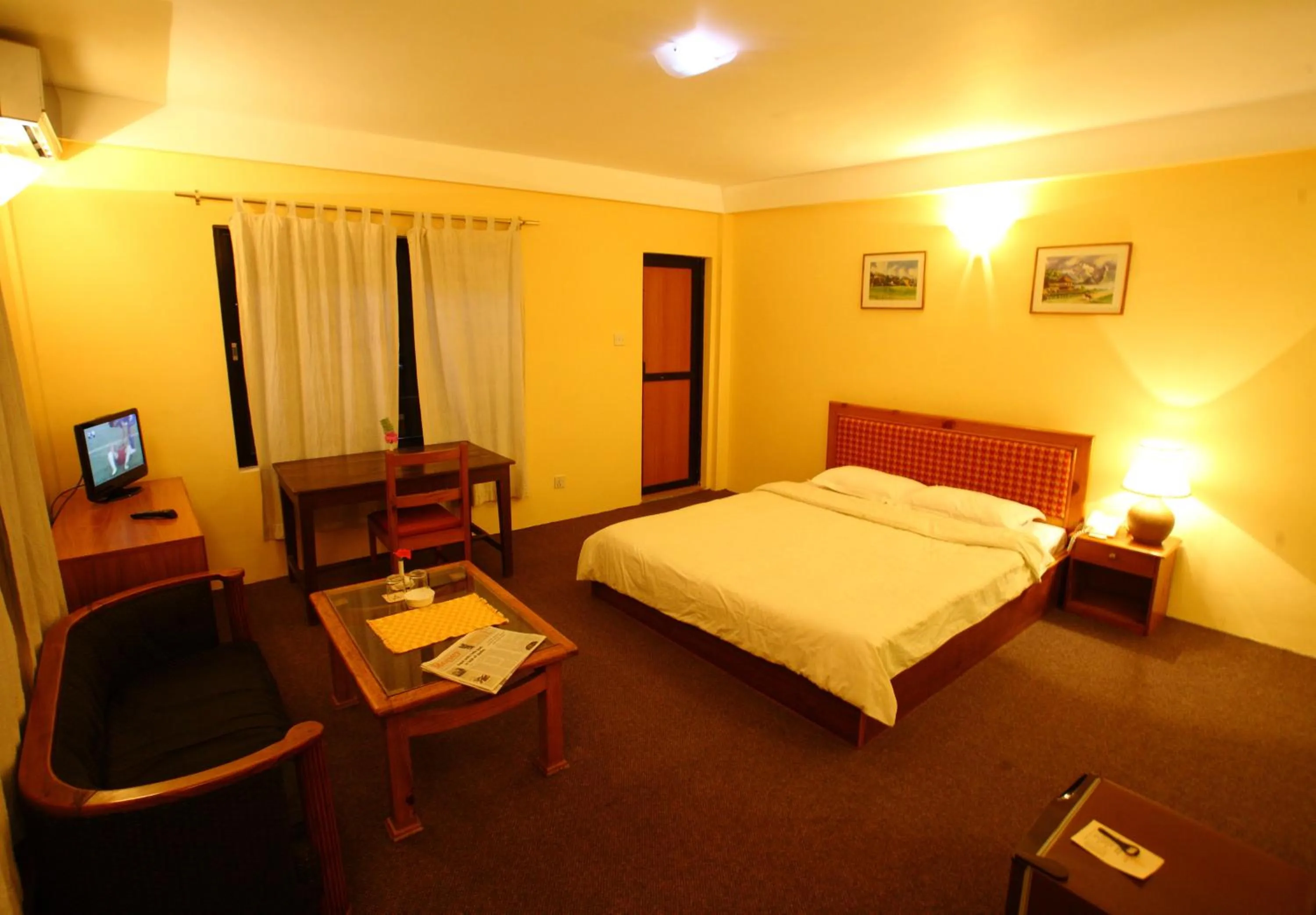 Bedroom, Bed in Royal Astoria Hotel