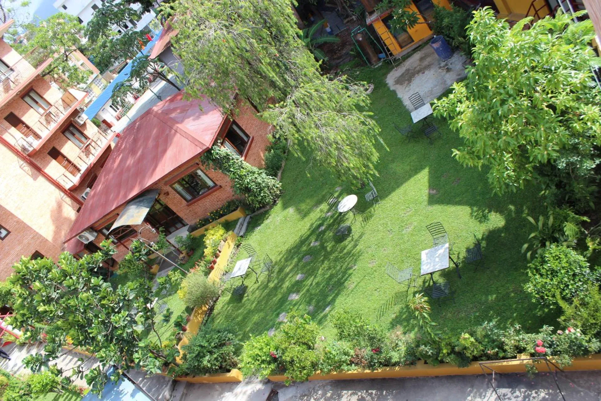 Garden in Royal Astoria Hotel