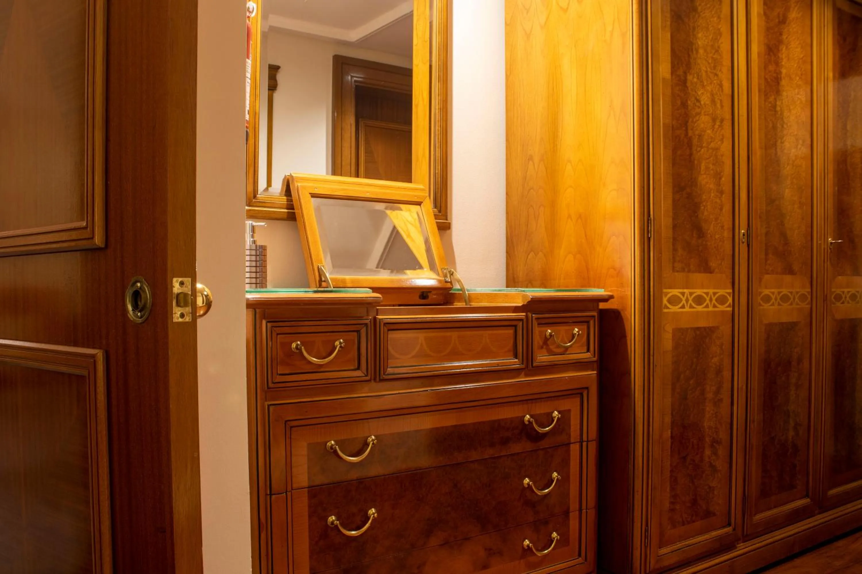 wardrobe in Abha Palace Hotel