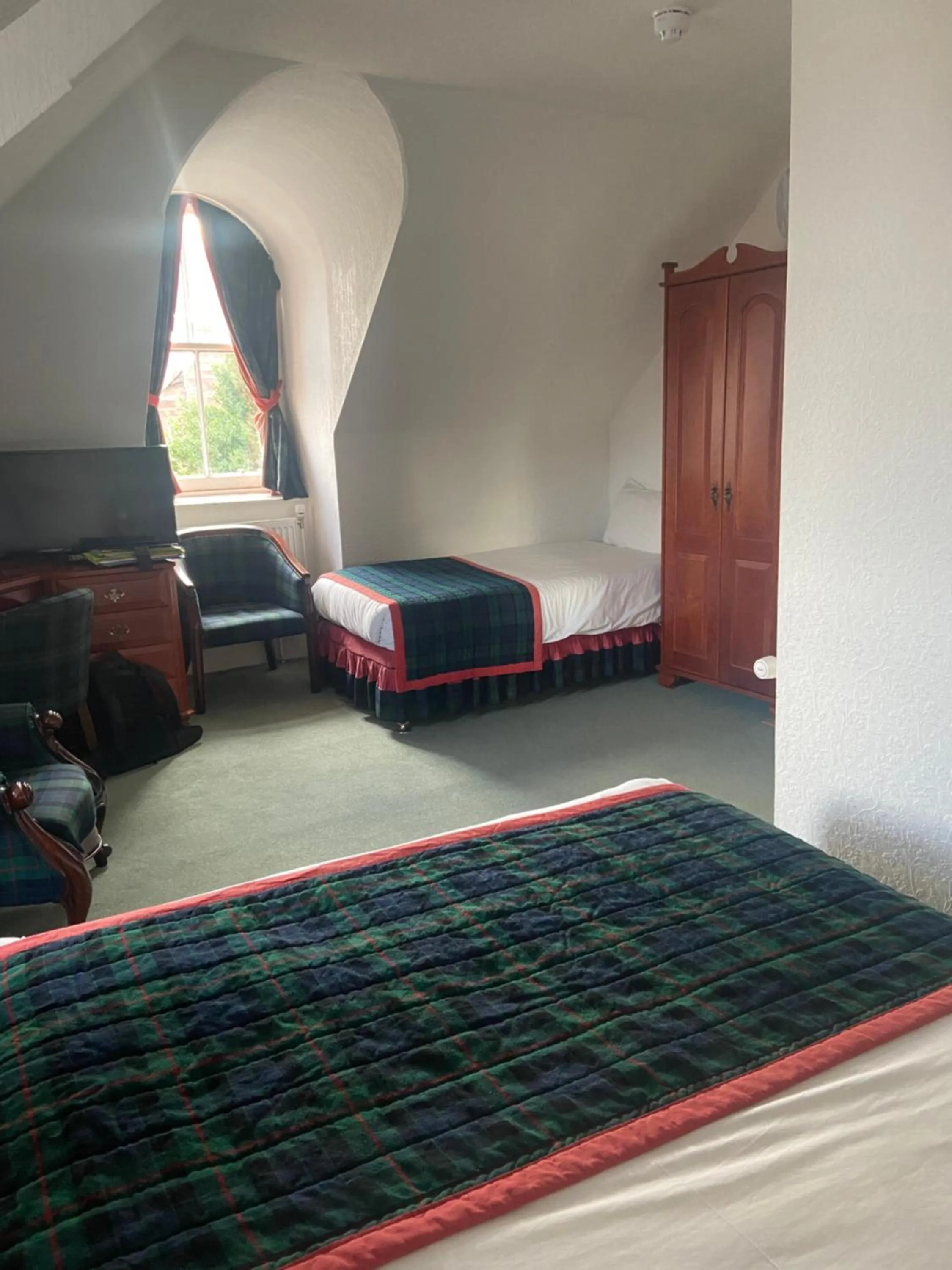 Seating area, Bed in Lovat Arms Hotel