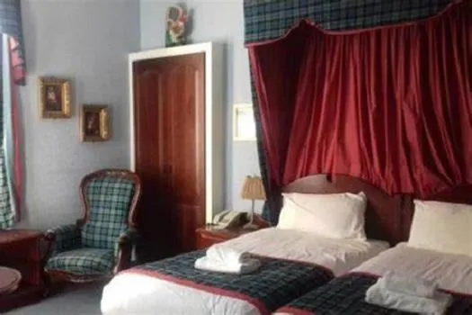Bedroom, Bed in Lovat Arms Hotel