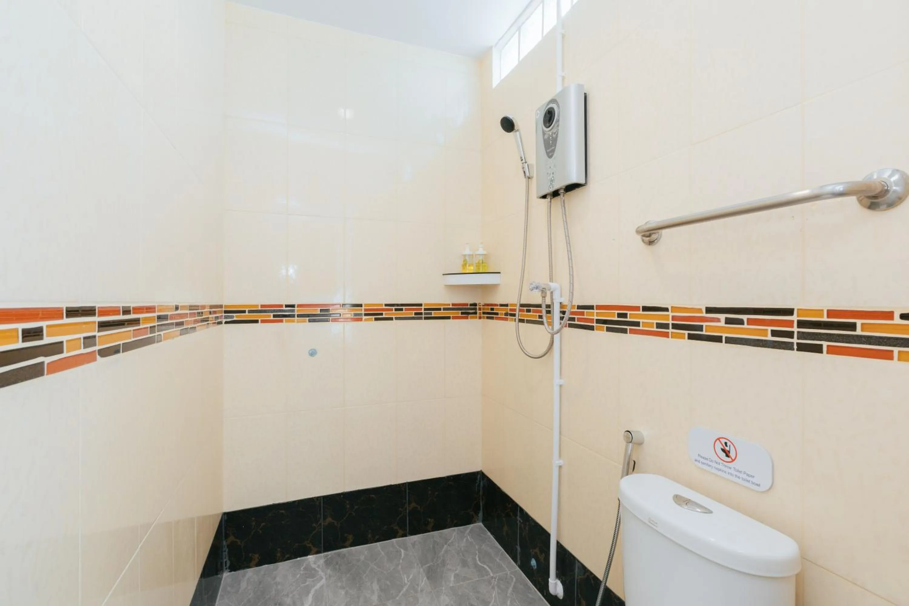 Bathroom in Baan Sutra Guesthouse