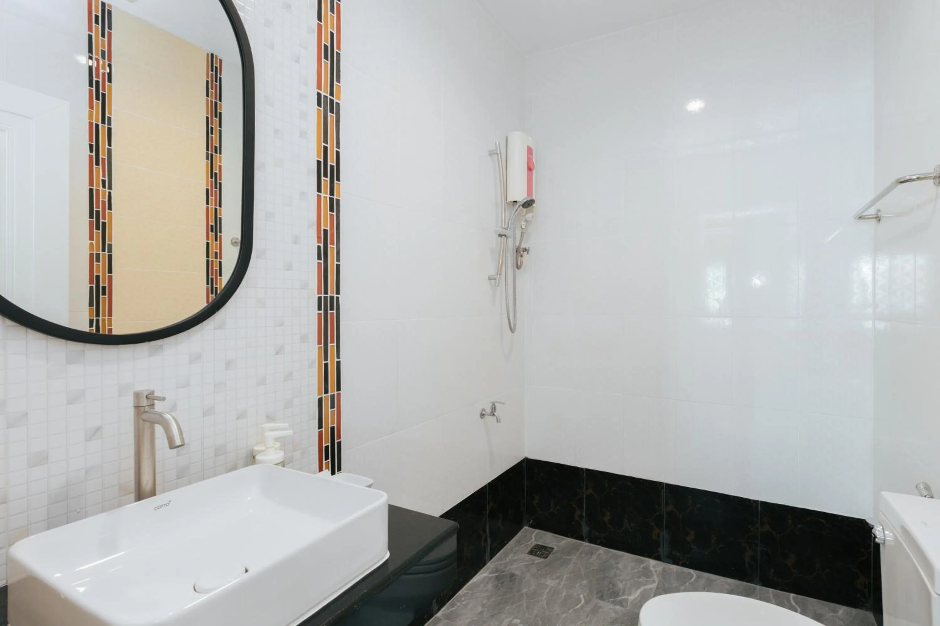 Shower in Baan Sutra Guesthouse