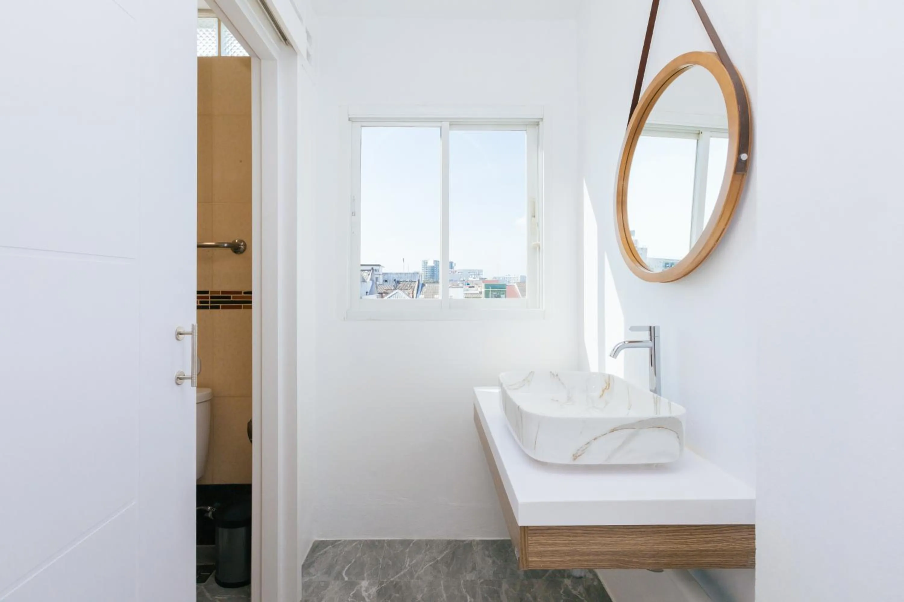 Bathroom in Baan Sutra Guesthouse