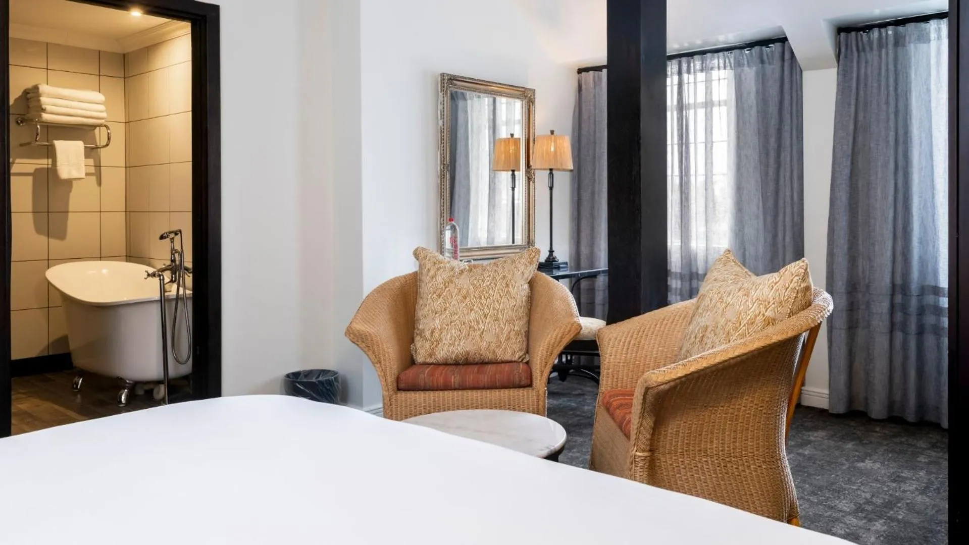 Bed in ANEW Hotel Hilton Pietermaritzburg